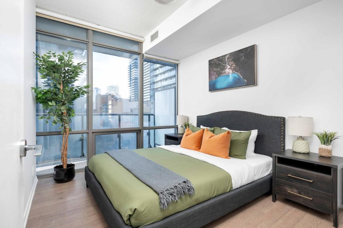 Beautiful 2BR 2BA w 4 Beds Near Yorkville Bloor