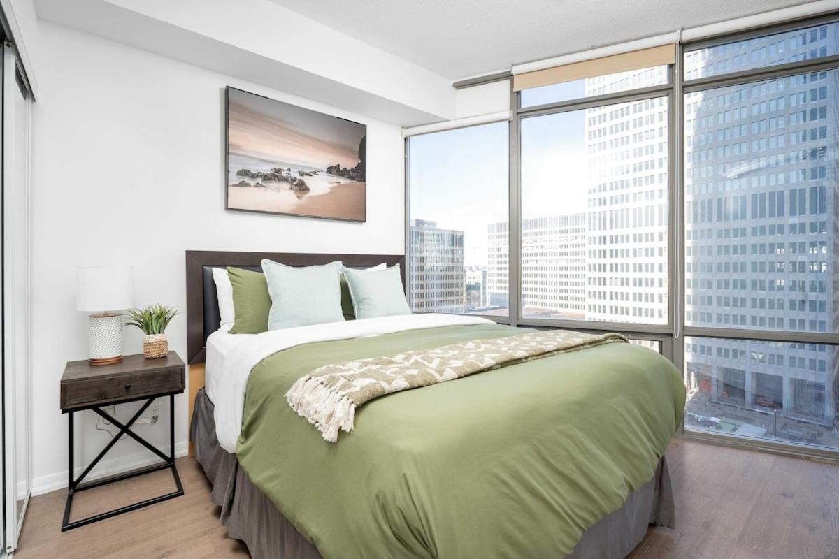 Beautiful 2BR 2BA w 4 Beds Near Yorkville Bloor