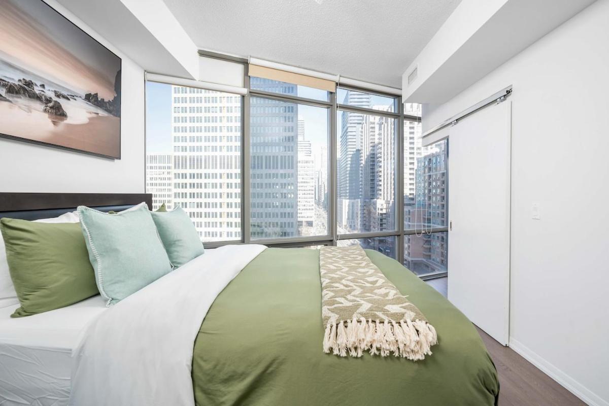 Beautiful 2BR 2BA w 4 Beds Near Yorkville Bloor