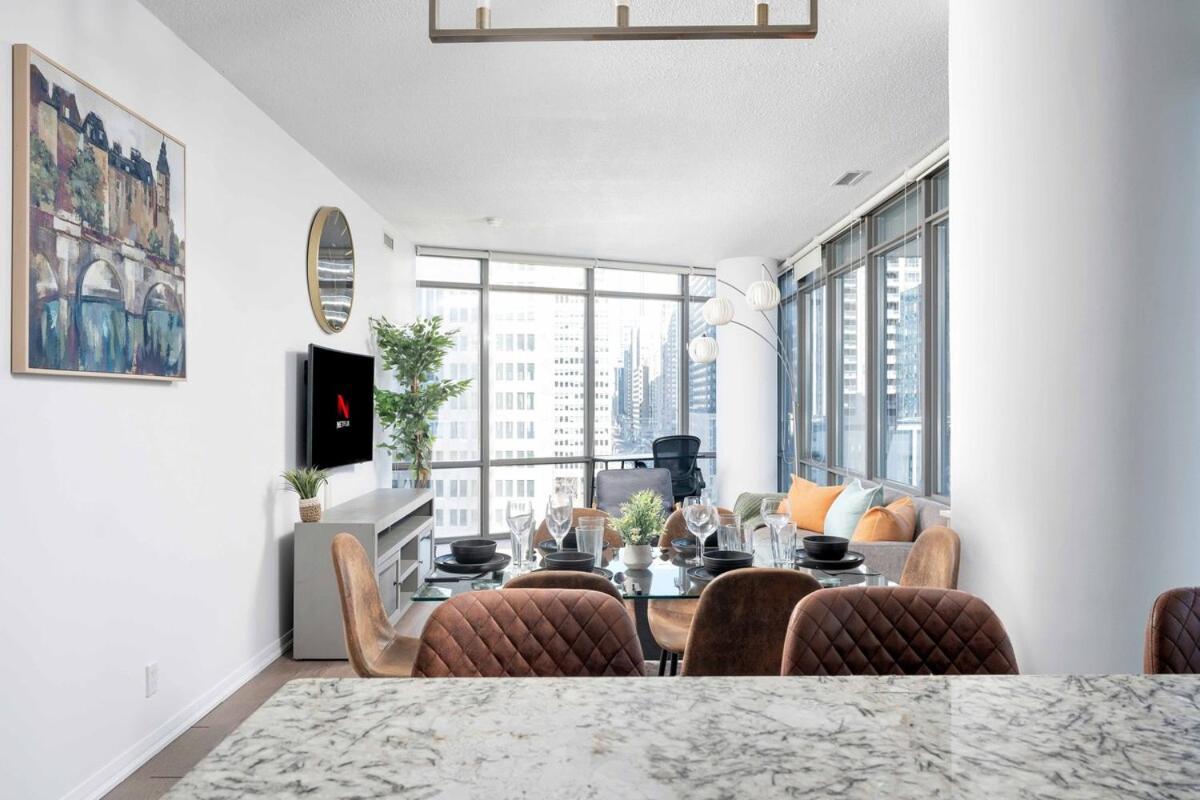 Beautiful 2BR 2BA w 4 Beds Near Yorkville Bloor