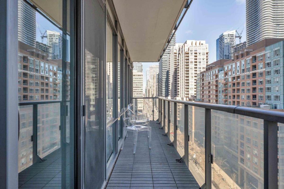 Beautiful 2BR 2BA w 4 Beds Near Yorkville Bloor