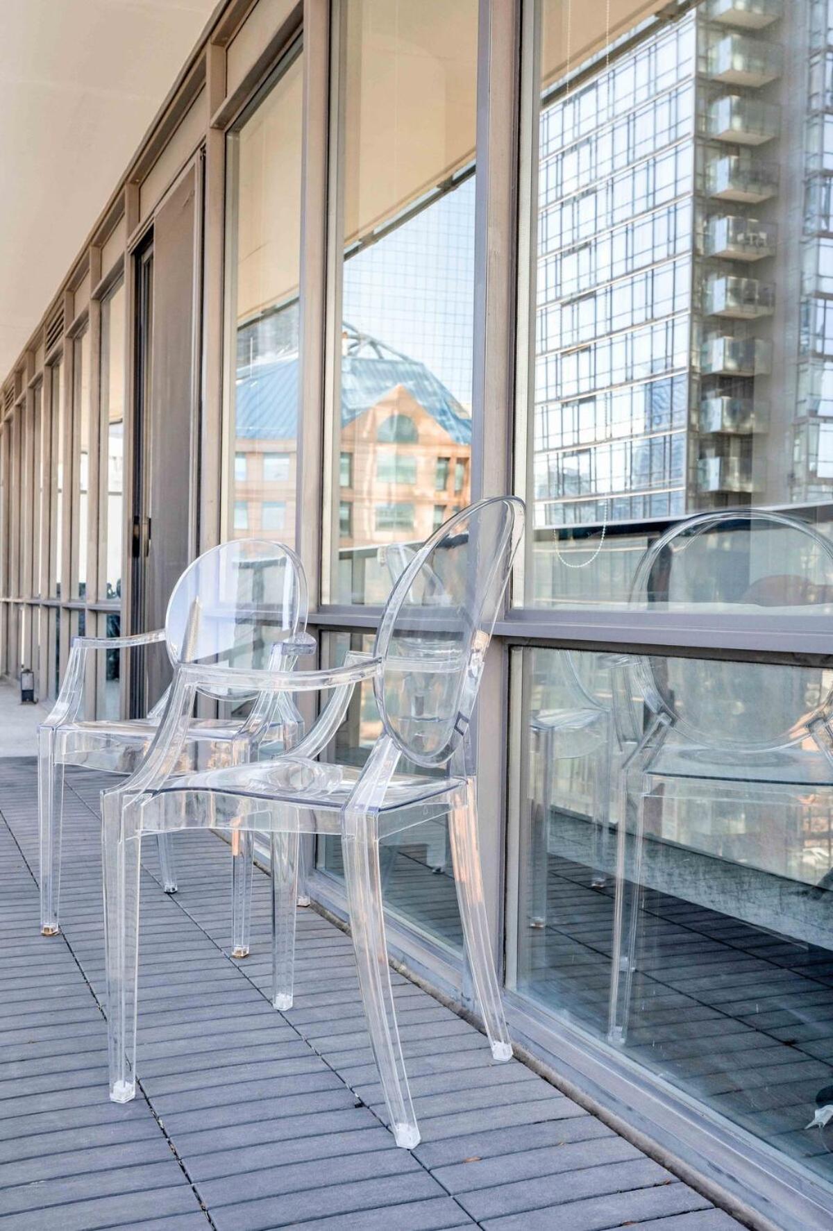 Beautiful 2BR 2BA w 4 Beds Near Yorkville Bloor