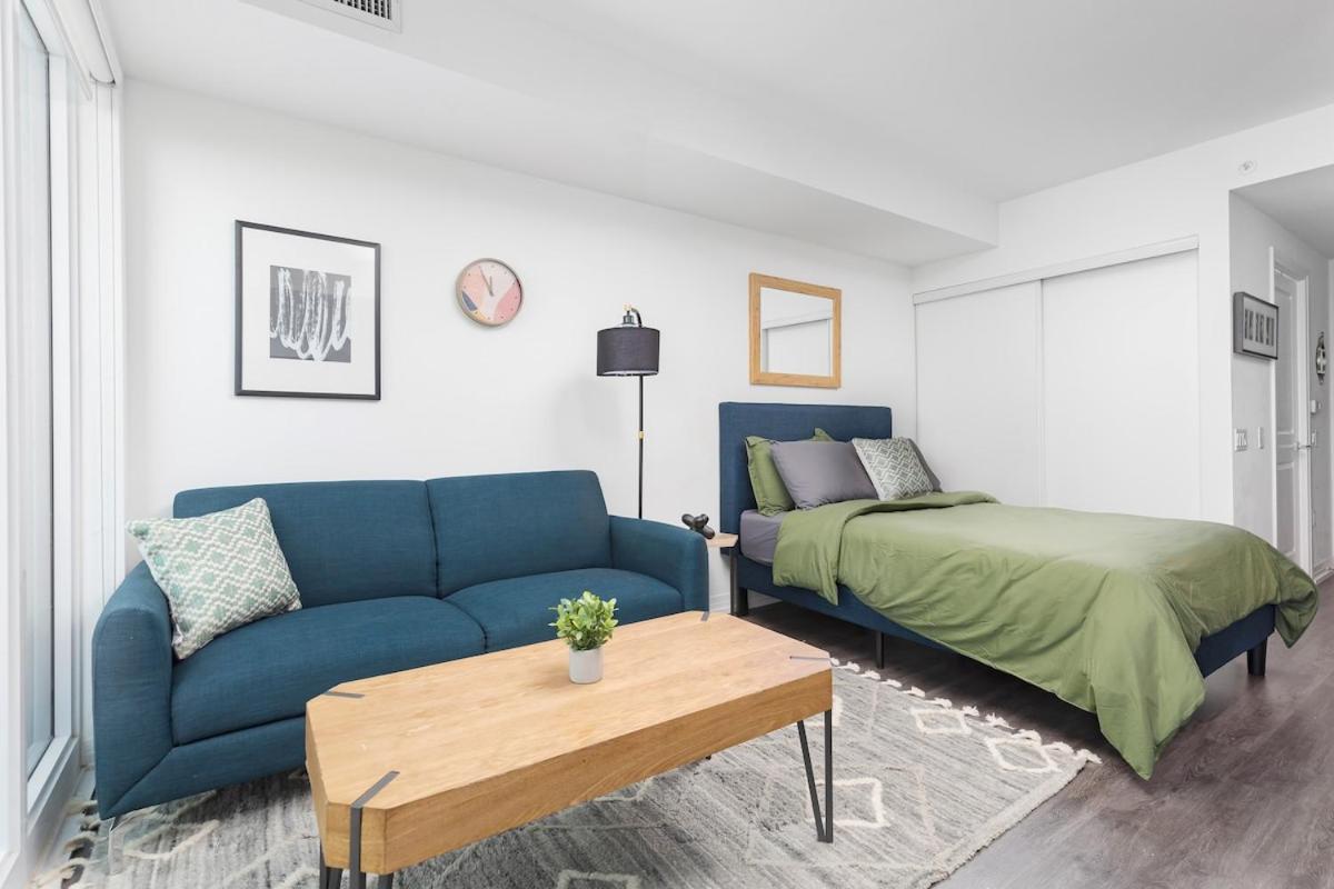 Spacious Studio w View Steps from Eatons & TMU