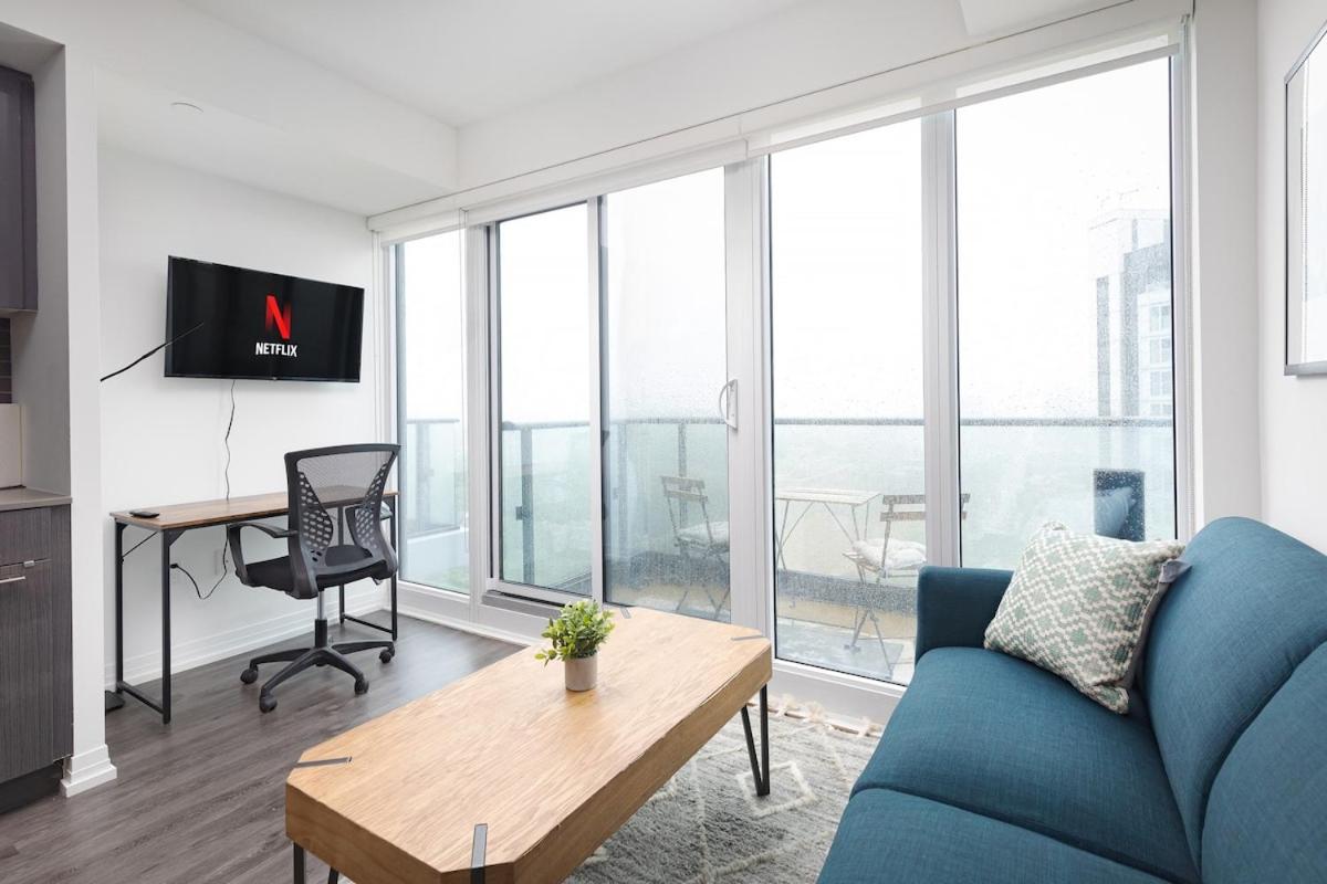 Spacious Studio w View Steps from Eatons & TMU