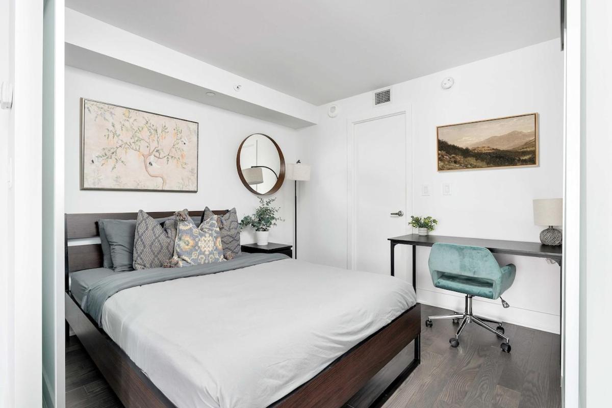Spacious and Central 1BR in Heart of Downtown