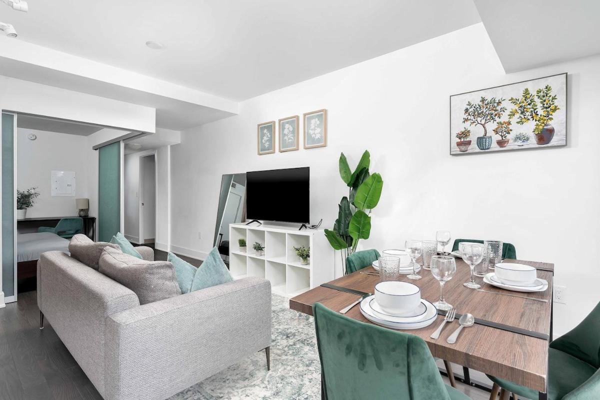 Spacious and Central 1BR in Heart of Downtown
