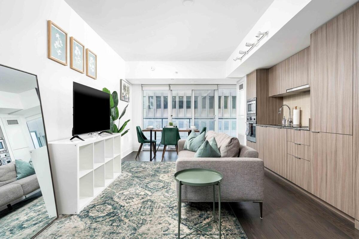 Spacious and Central 1BR in Heart of Downtown