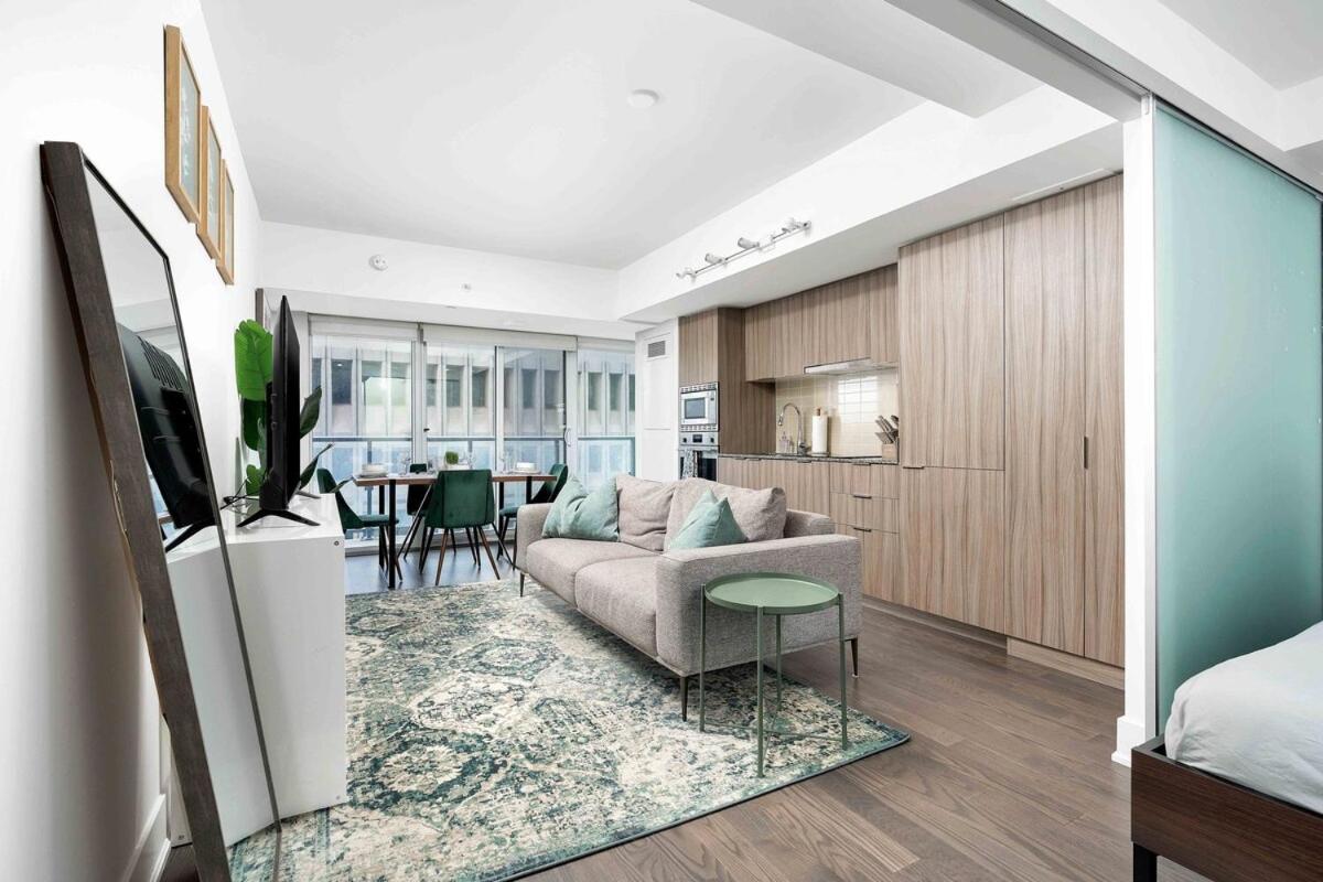 Spacious and Central 1BR in Heart of Downtown