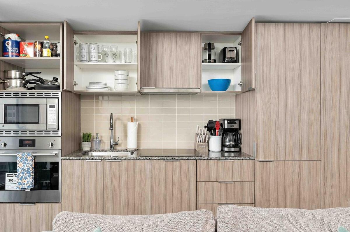 Spacious and Central 1BR in Heart of Downtown