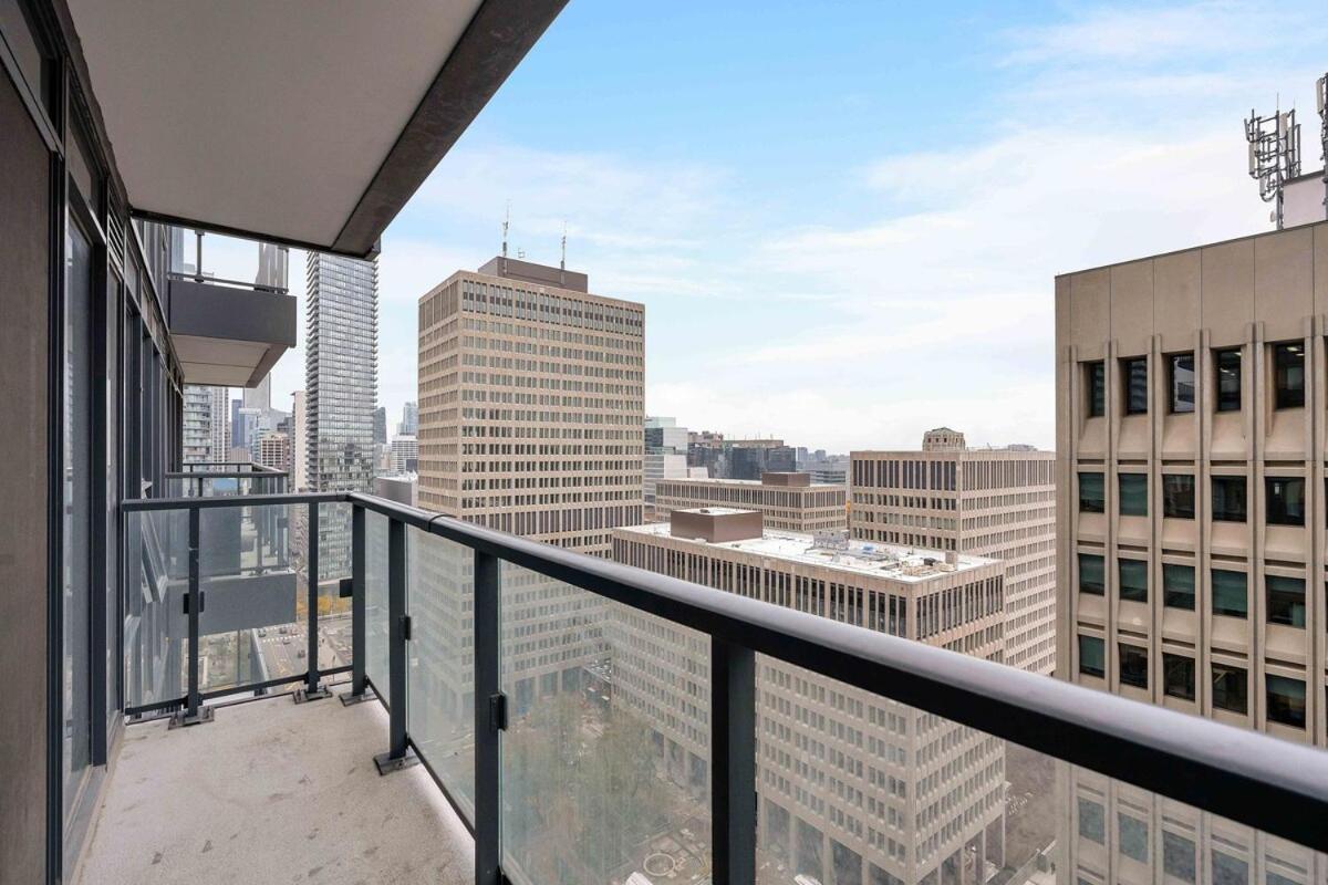 Spacious and Central 1BR in Heart of Downtown