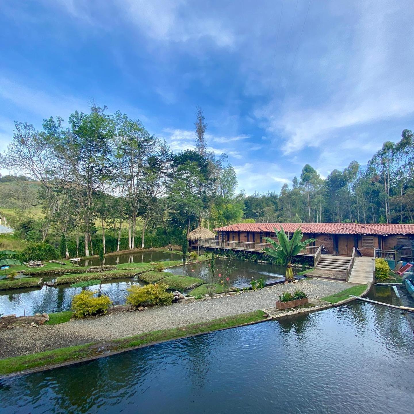 Refugio Natural - Guarne - Cabañas Ecológicas con Jacuzzi e hidromasaje