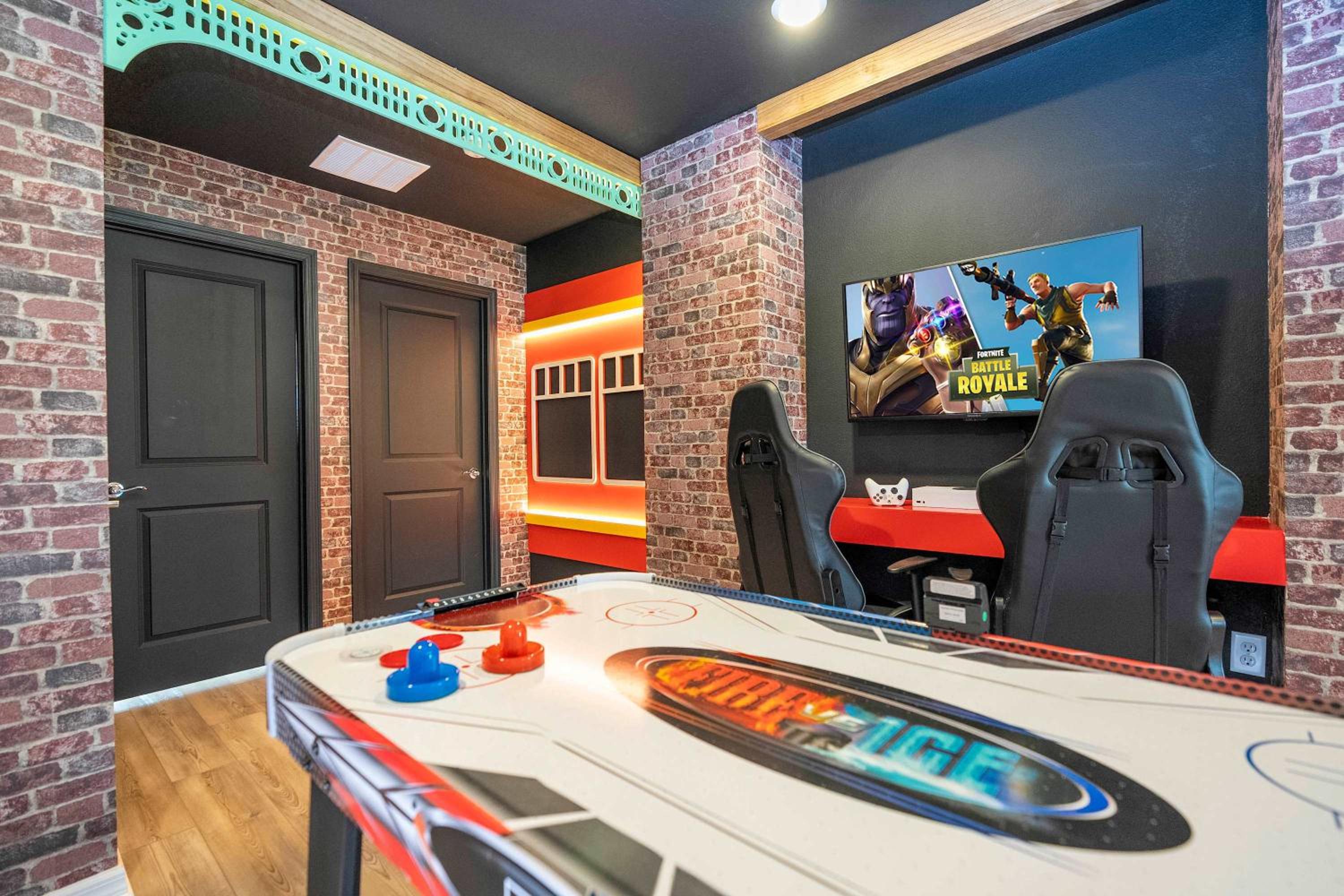 Gorgeous 5Bd Pool & Game Room at Windsor Cay 1253