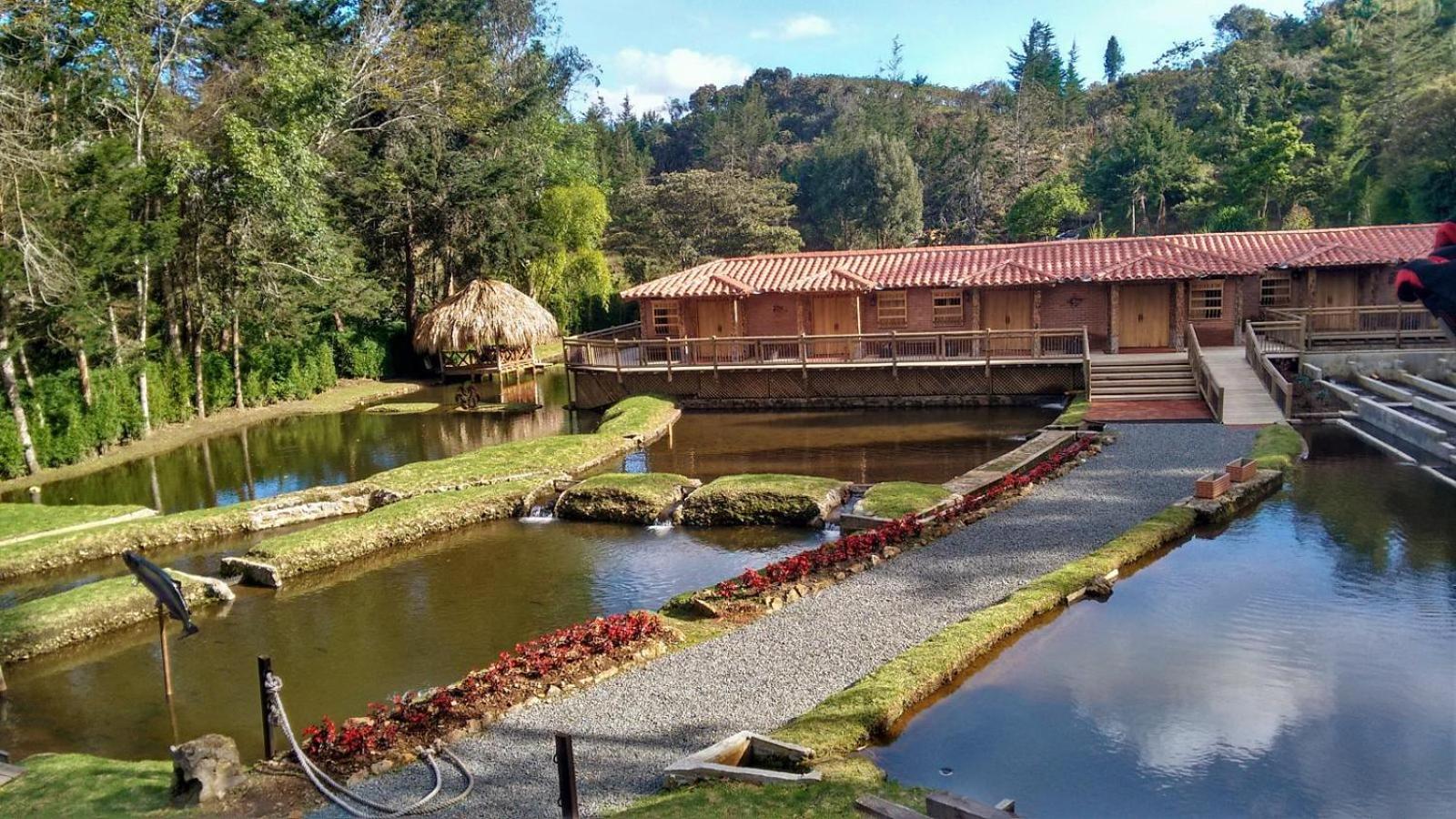 Refugio Natural - Guarne - Cabañas Ecológicas con Jacuzzi e hidromasaje