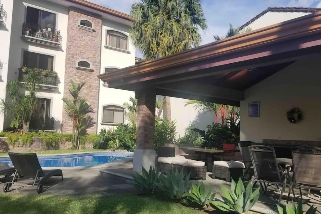 Lindo apartamento en zona muy exclusiva de Escazú
