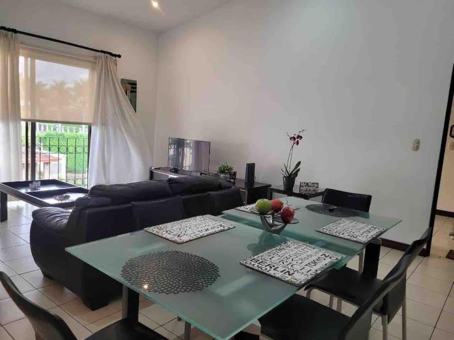 Lindo apartamento en zona muy exclusiva de Escazú