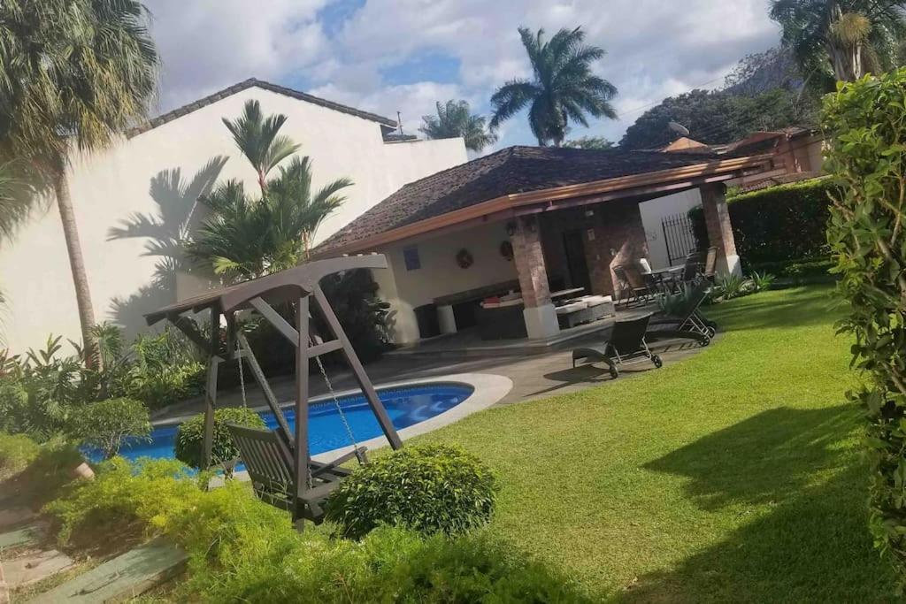 Lindo apartamento en zona muy exclusiva de Escazú