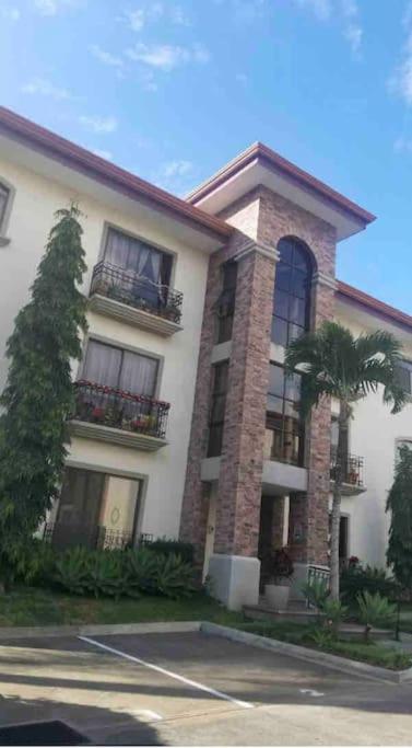 Lindo apartamento en zona muy exclusiva de Escazú
