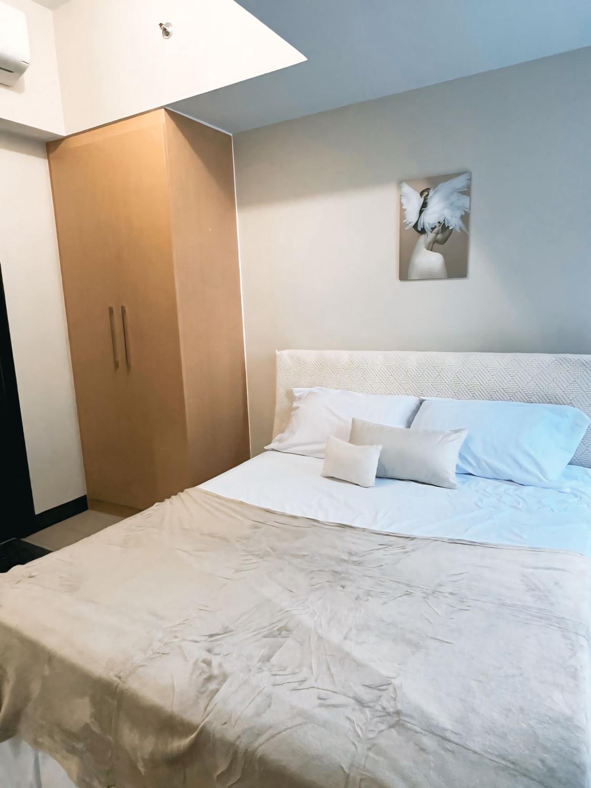 Uptown BGC Deluxe Stay view 5