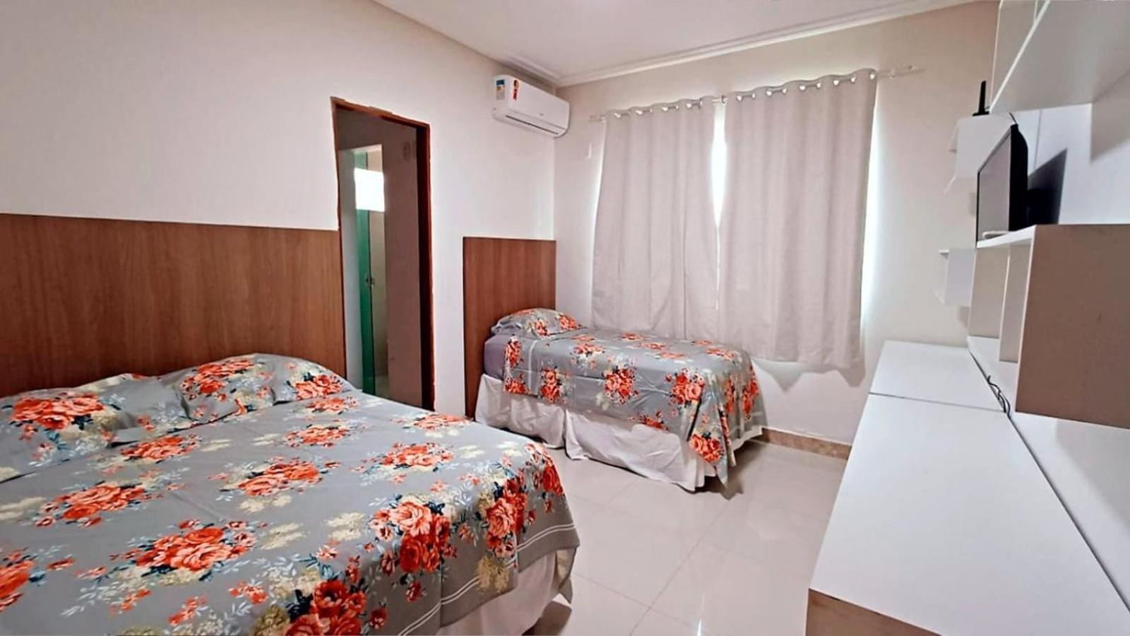 Casa com 5 Quartos e área gourmet em condomínio