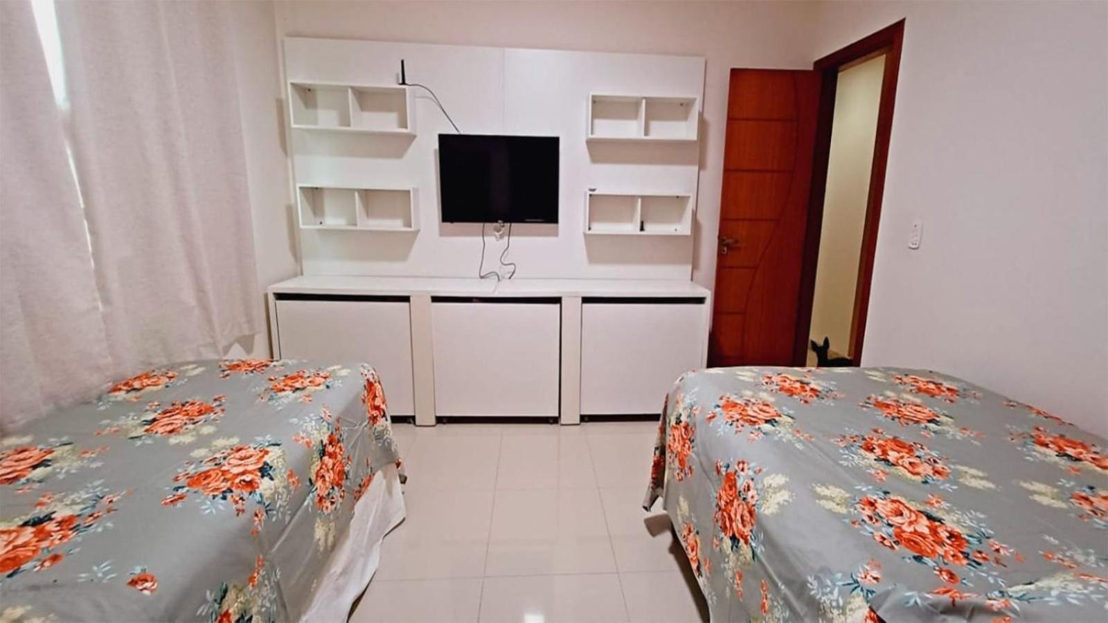 Casa com 5 Quartos e área gourmet em condomínio
