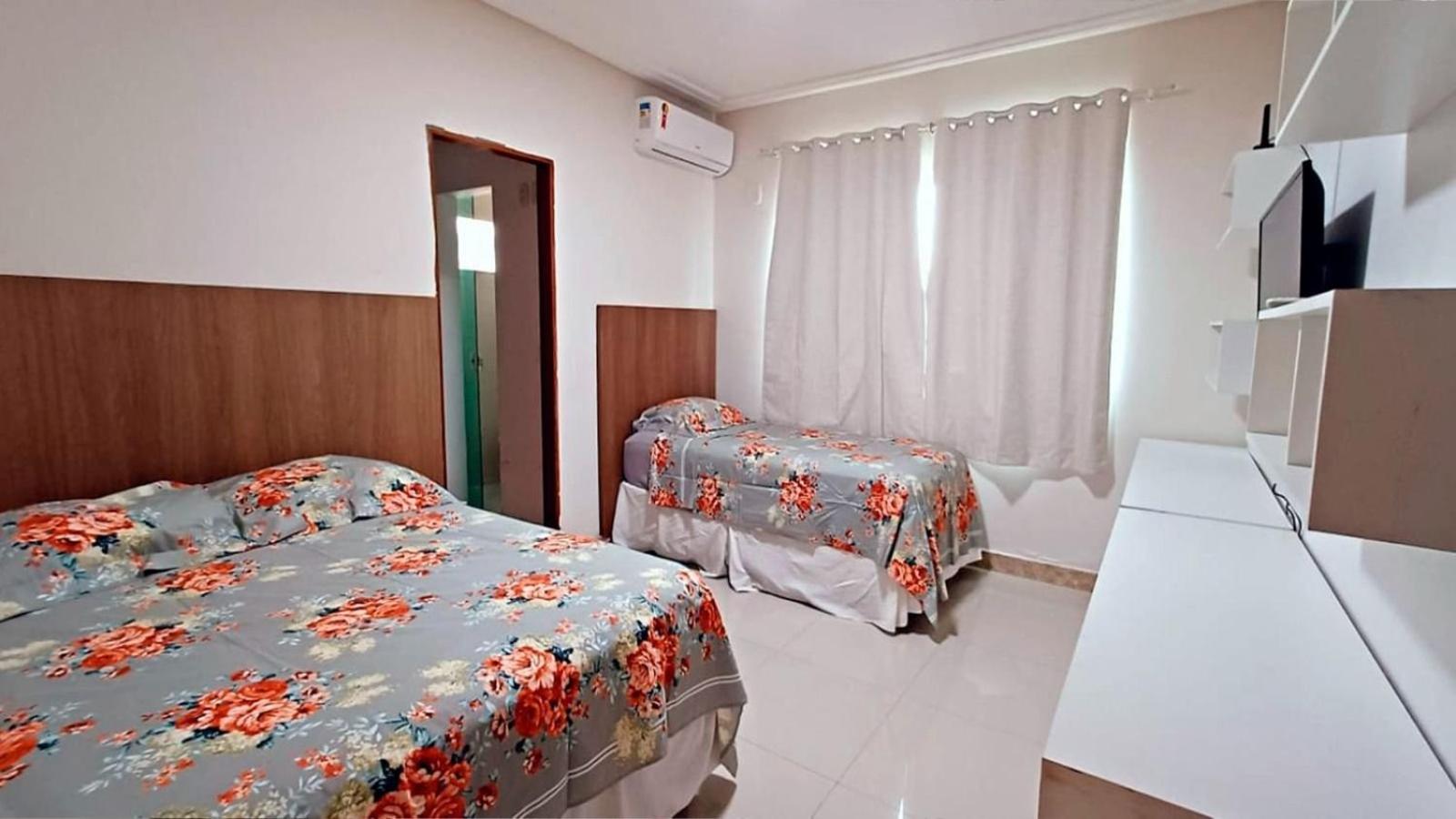 Casa com 5 Quartos e área gourmet em condomínio