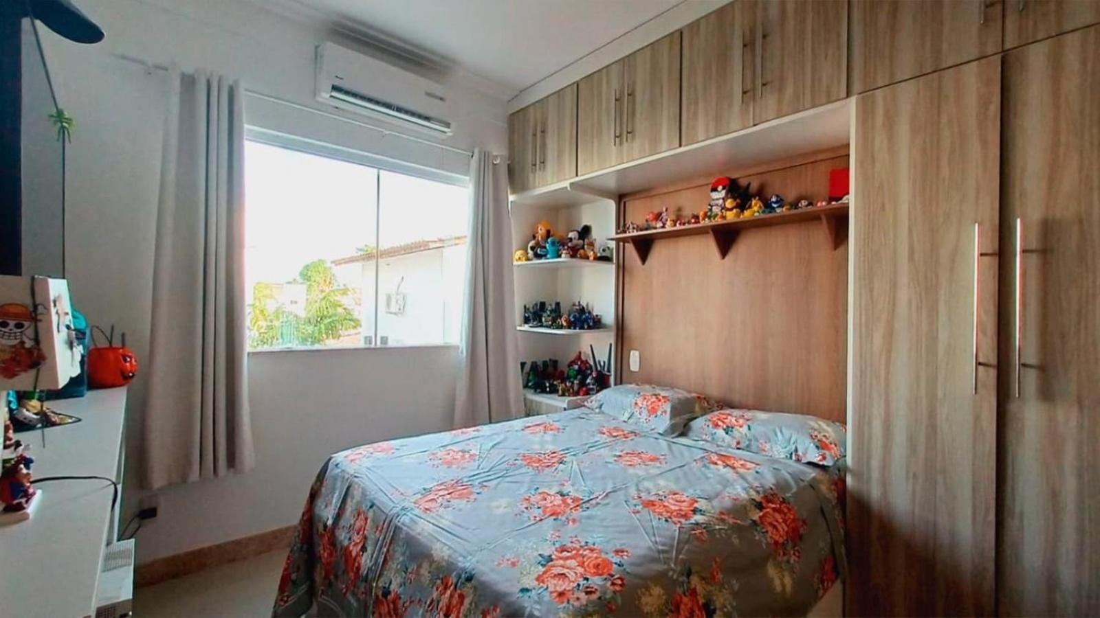 Casa com 5 Quartos e área gourmet em condomínio
