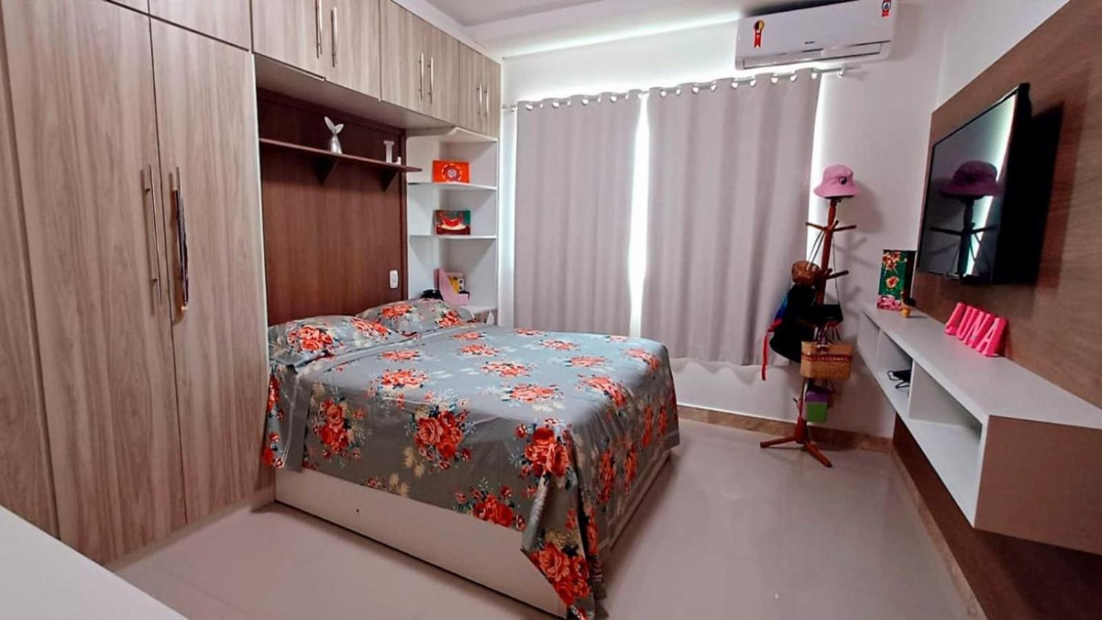 Casa com 5 Quartos e área gourmet em condomínio
