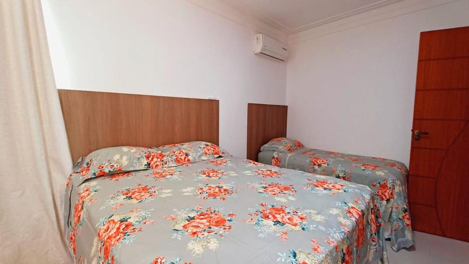 Casa com 5 Quartos e área gourmet em condomínio