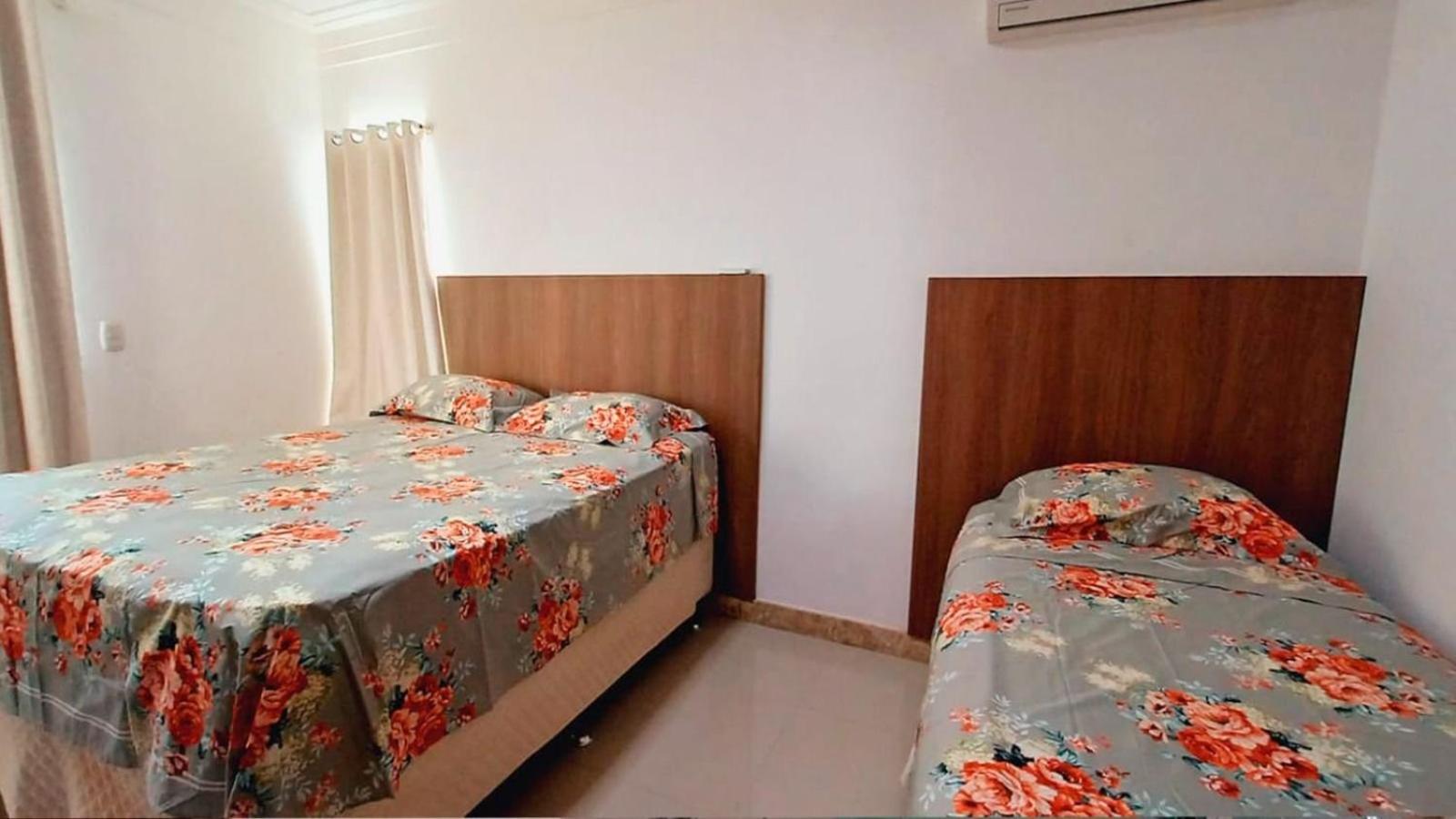 Casa com 5 Quartos e área gourmet em condomínio