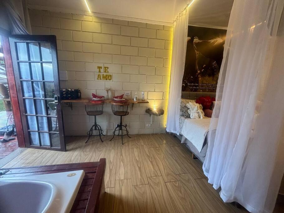 Chalé Romantico a 20km de Curitiba com banheira