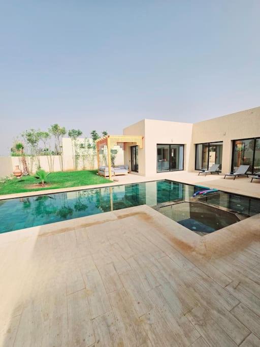Villa Piscine Sans Vis à Vis view 4