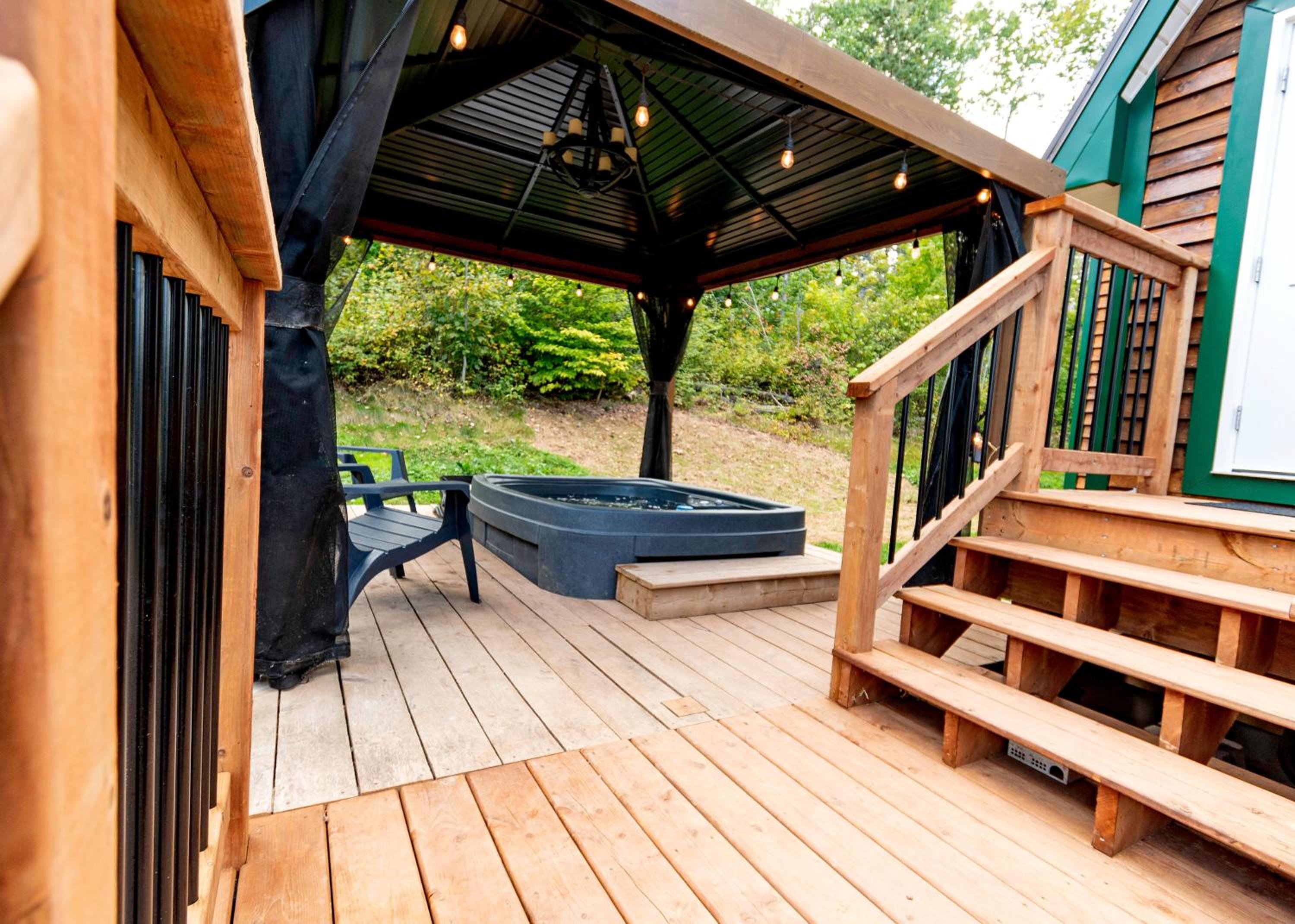 Hillside Haven 1 Bedroom with Hot Tub