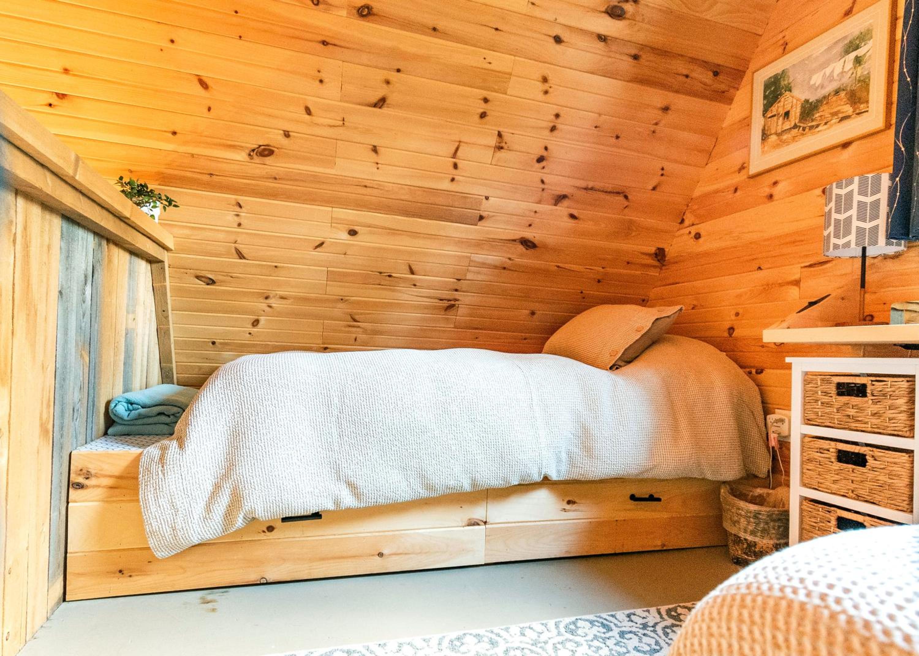 Hillside Haven 1 Bedroom with Hot Tub