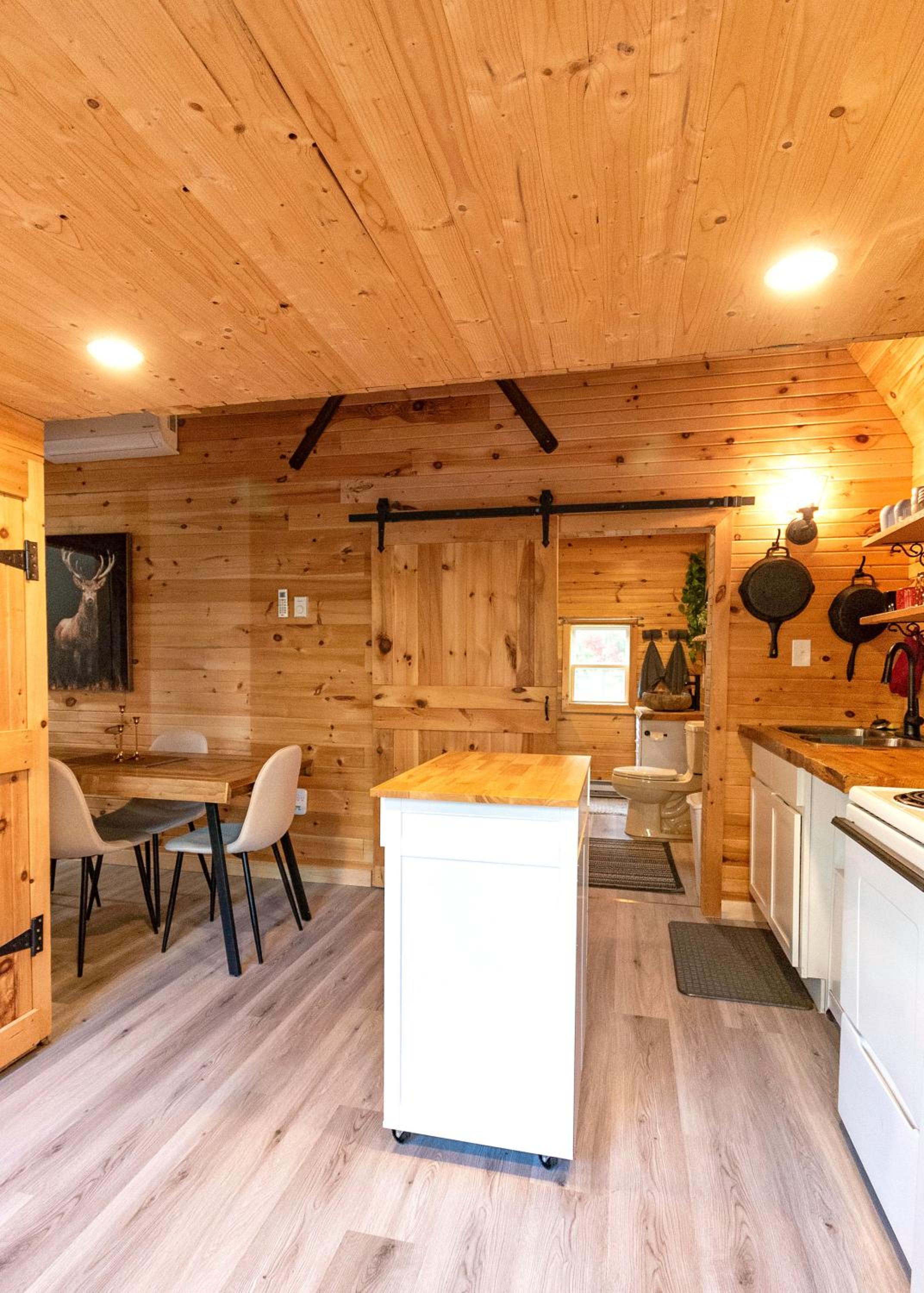 Hillside Haven 1 Bedroom with Hot Tub