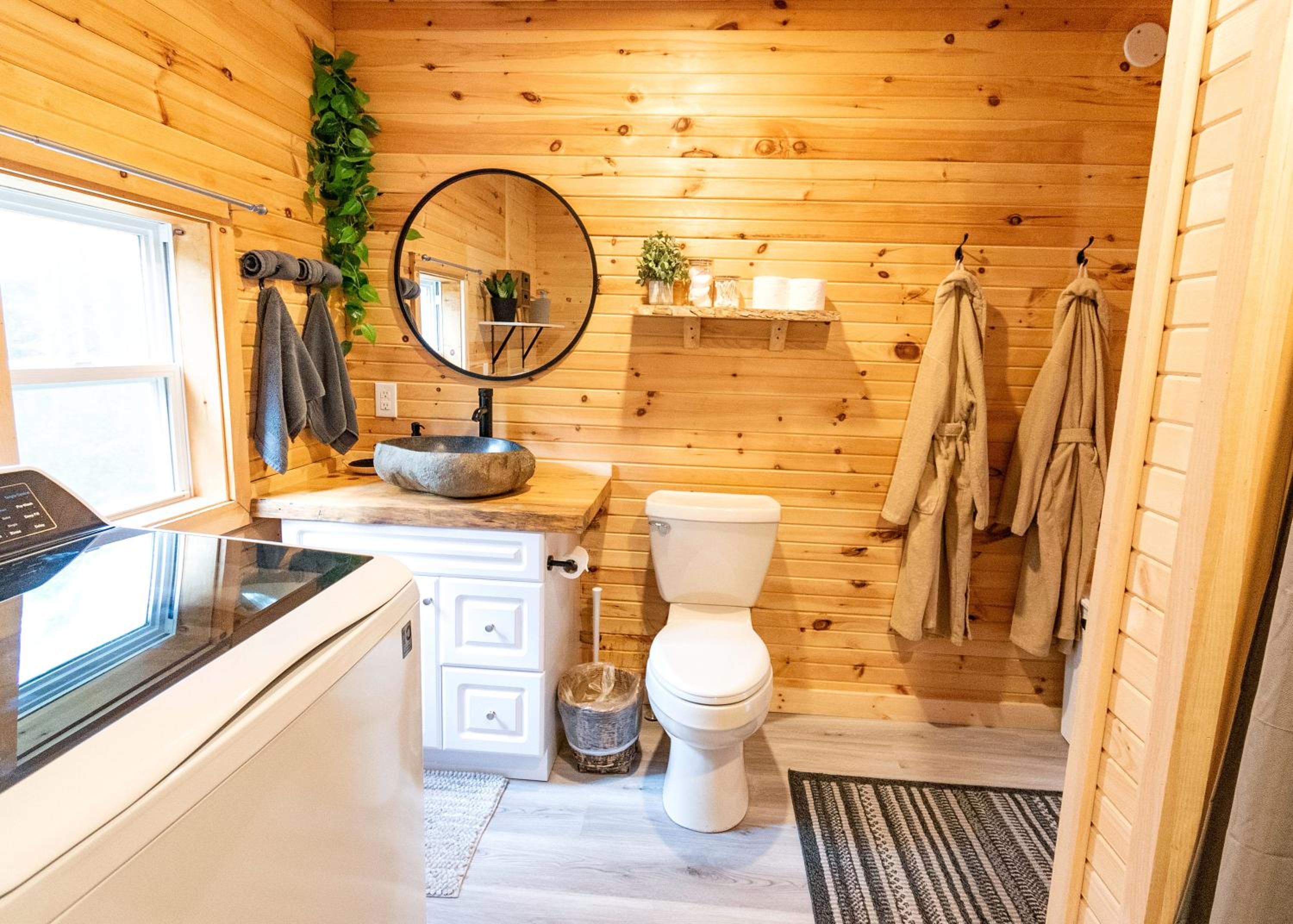 Hillside Haven 1 Bedroom with Hot Tub