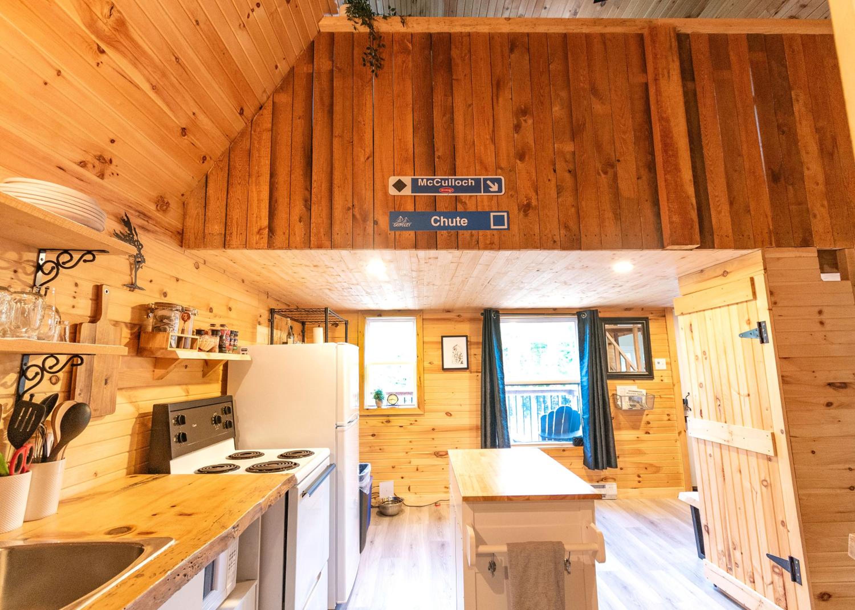 Hillside Haven 1 Bedroom with Hot Tub