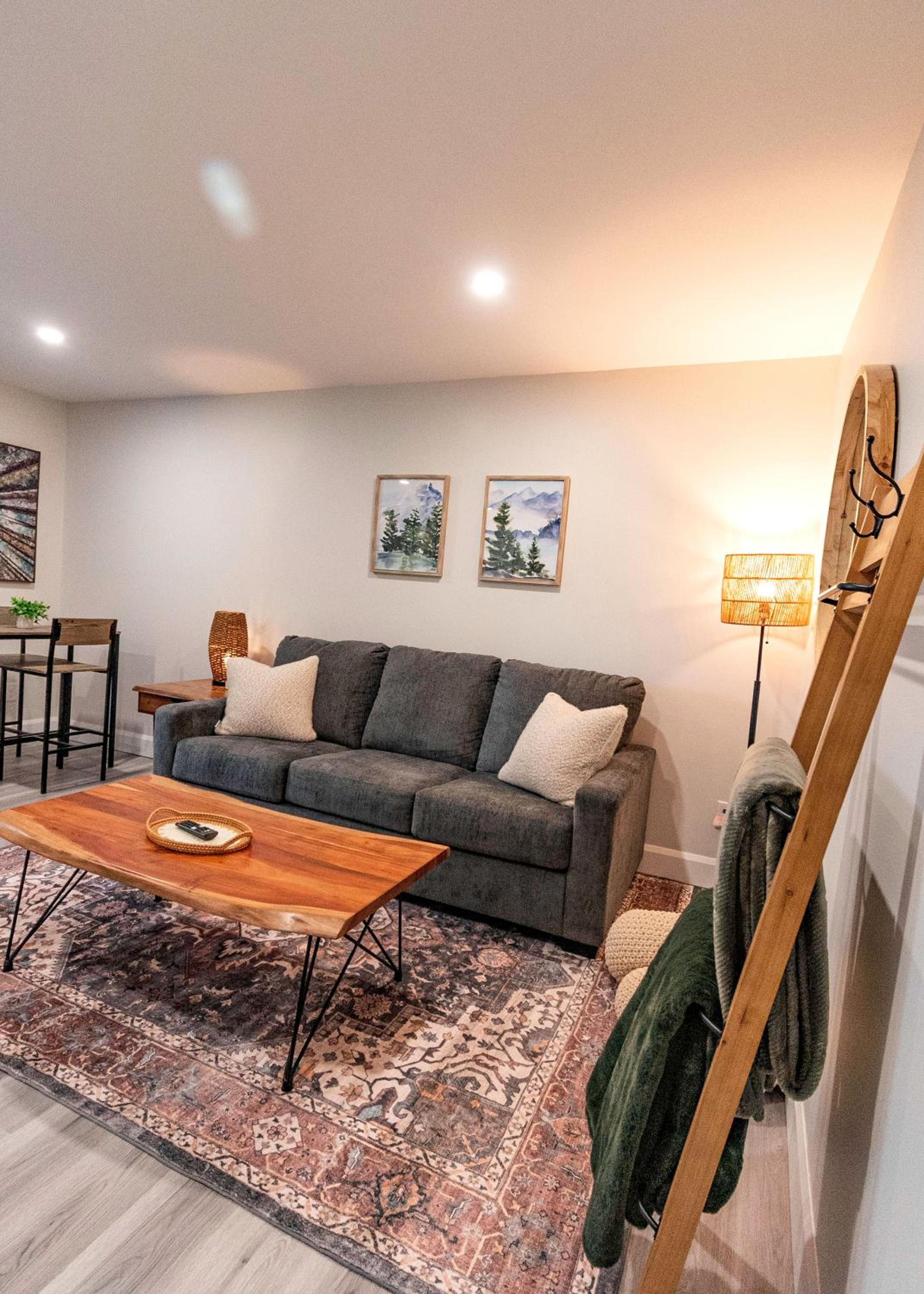 Hillside Haven 1 Bedroom with Hot Tub