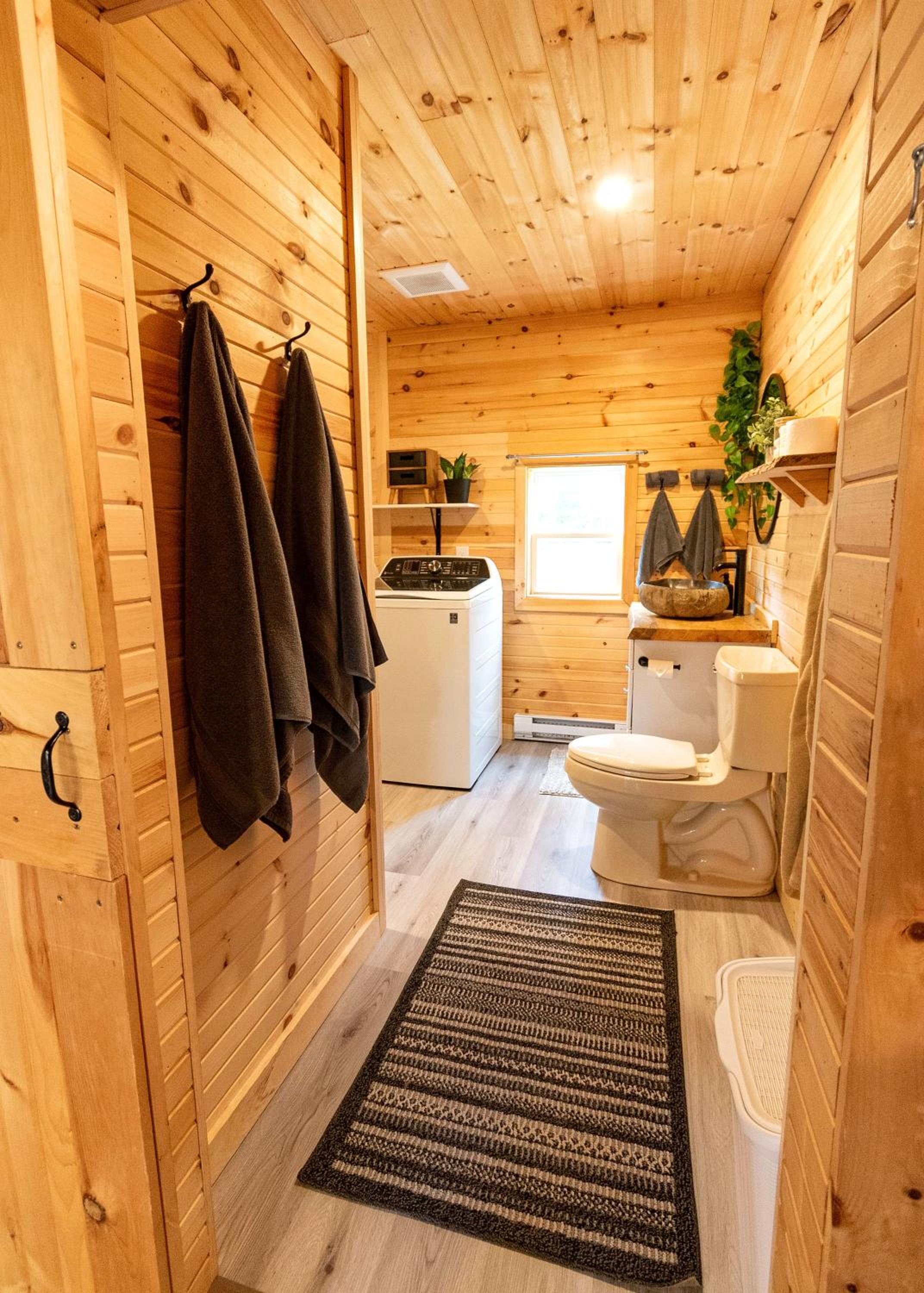 Hillside Haven 1 Bedroom with Hot Tub