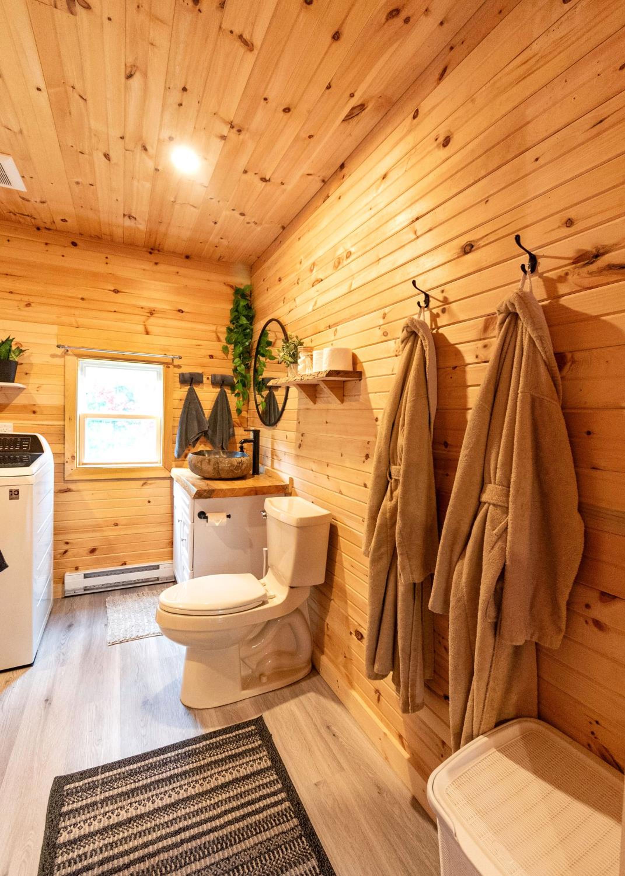 Hillside Haven 1 Bedroom with Hot Tub
