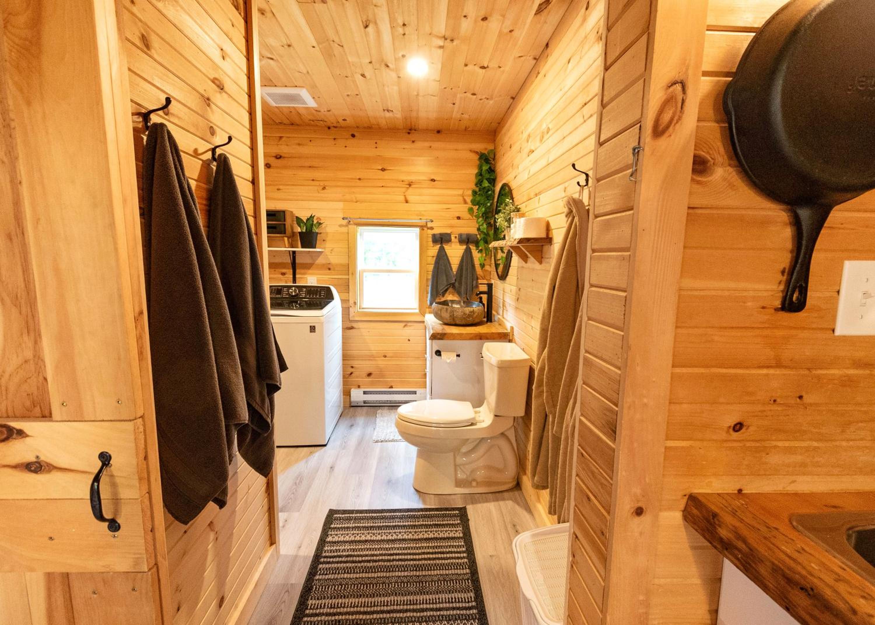 Hillside Haven 1 Bedroom with Hot Tub