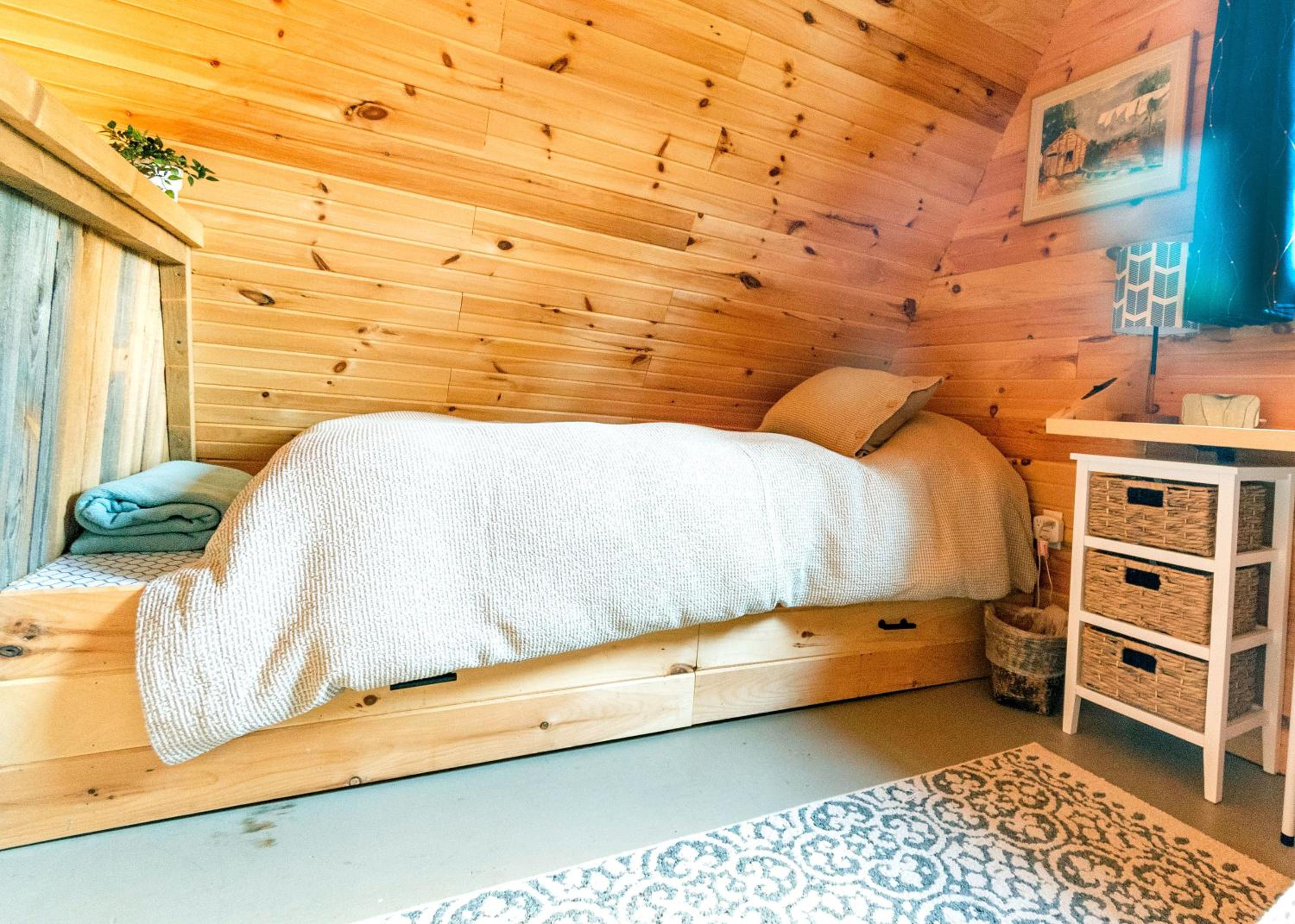 Hillside Haven 1 Bedroom with Hot Tub