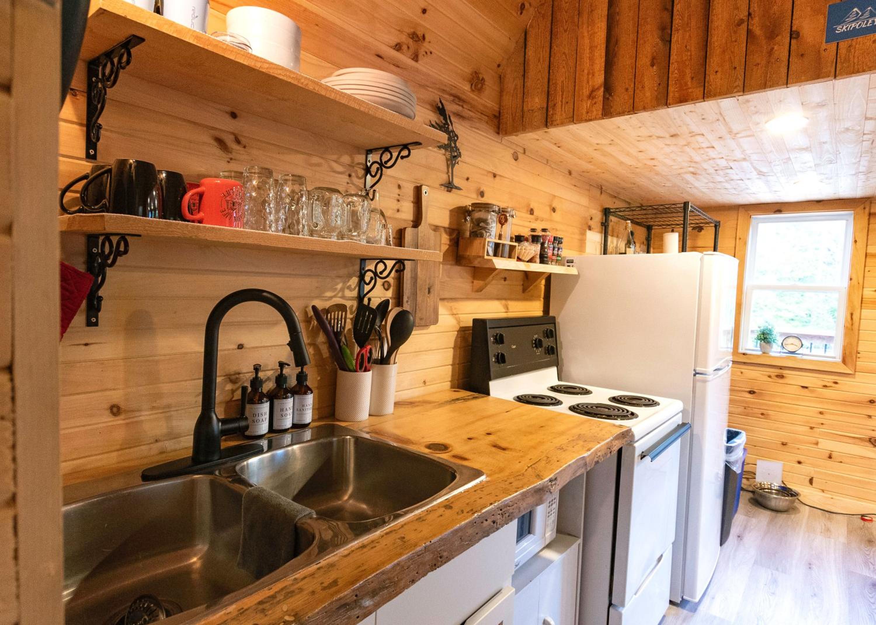Hillside Haven 1 Bedroom with Hot Tub