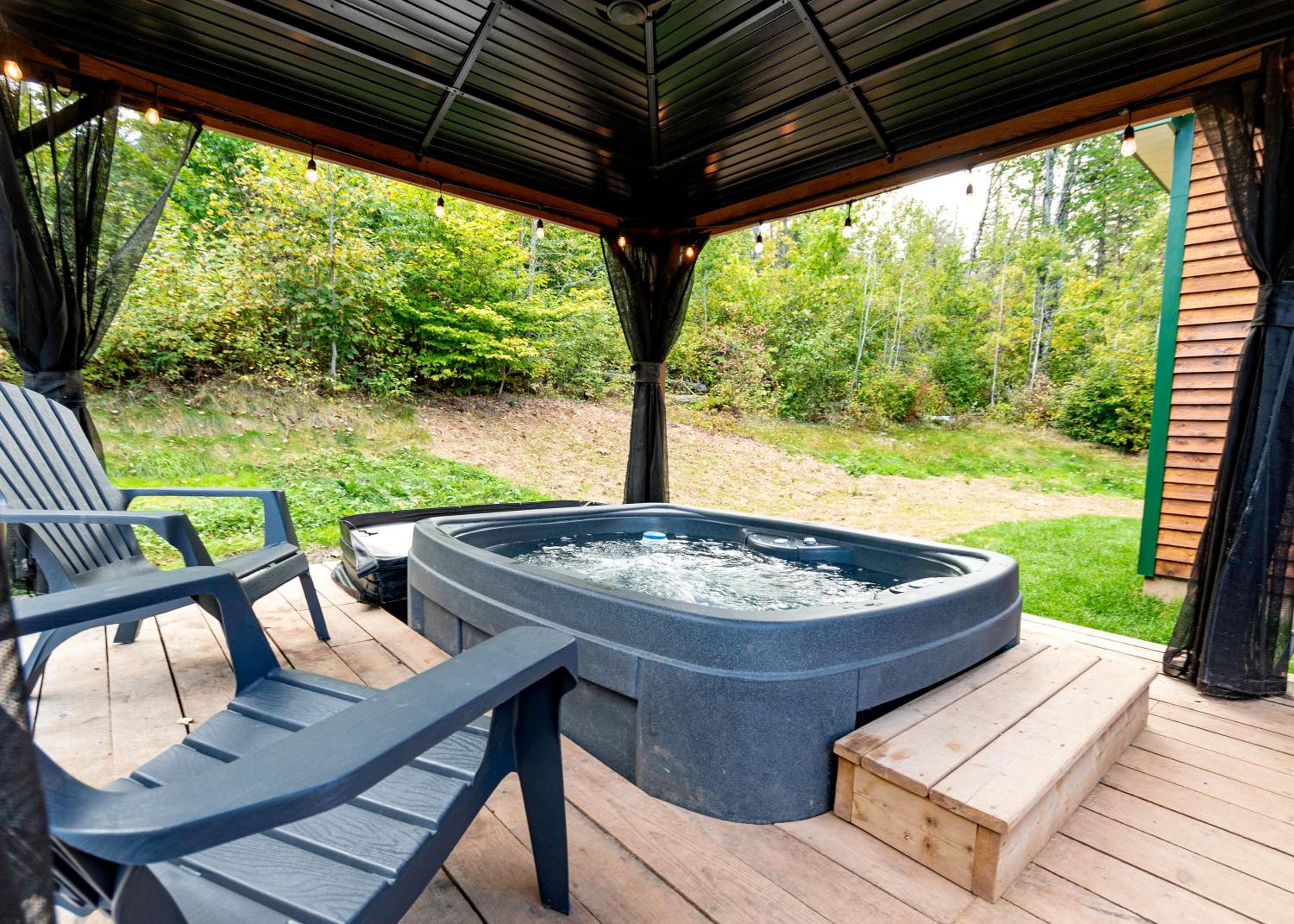 Hillside Haven 1 Bedroom with Hot Tub