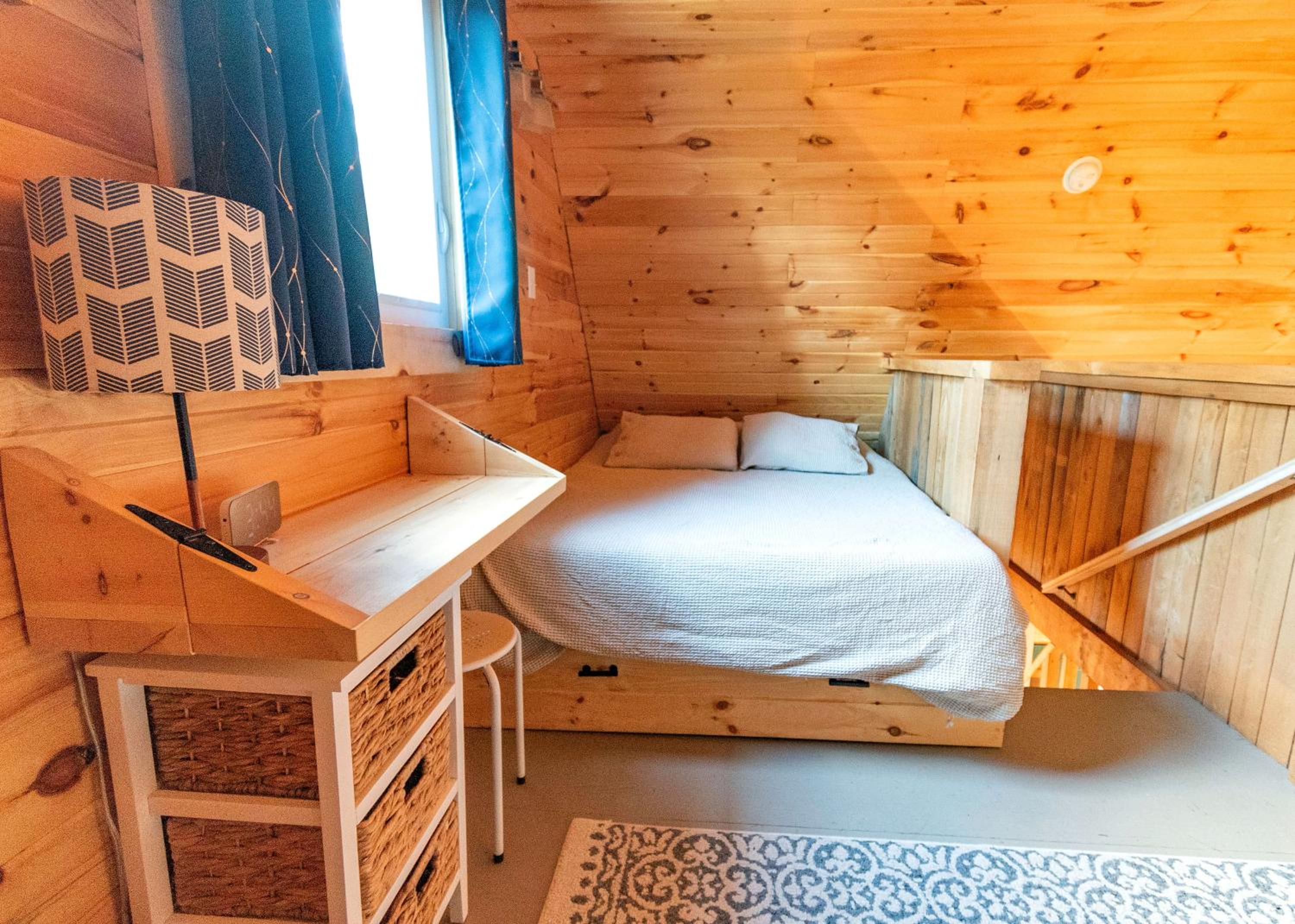 Hillside Haven 1 Bedroom with Hot Tub