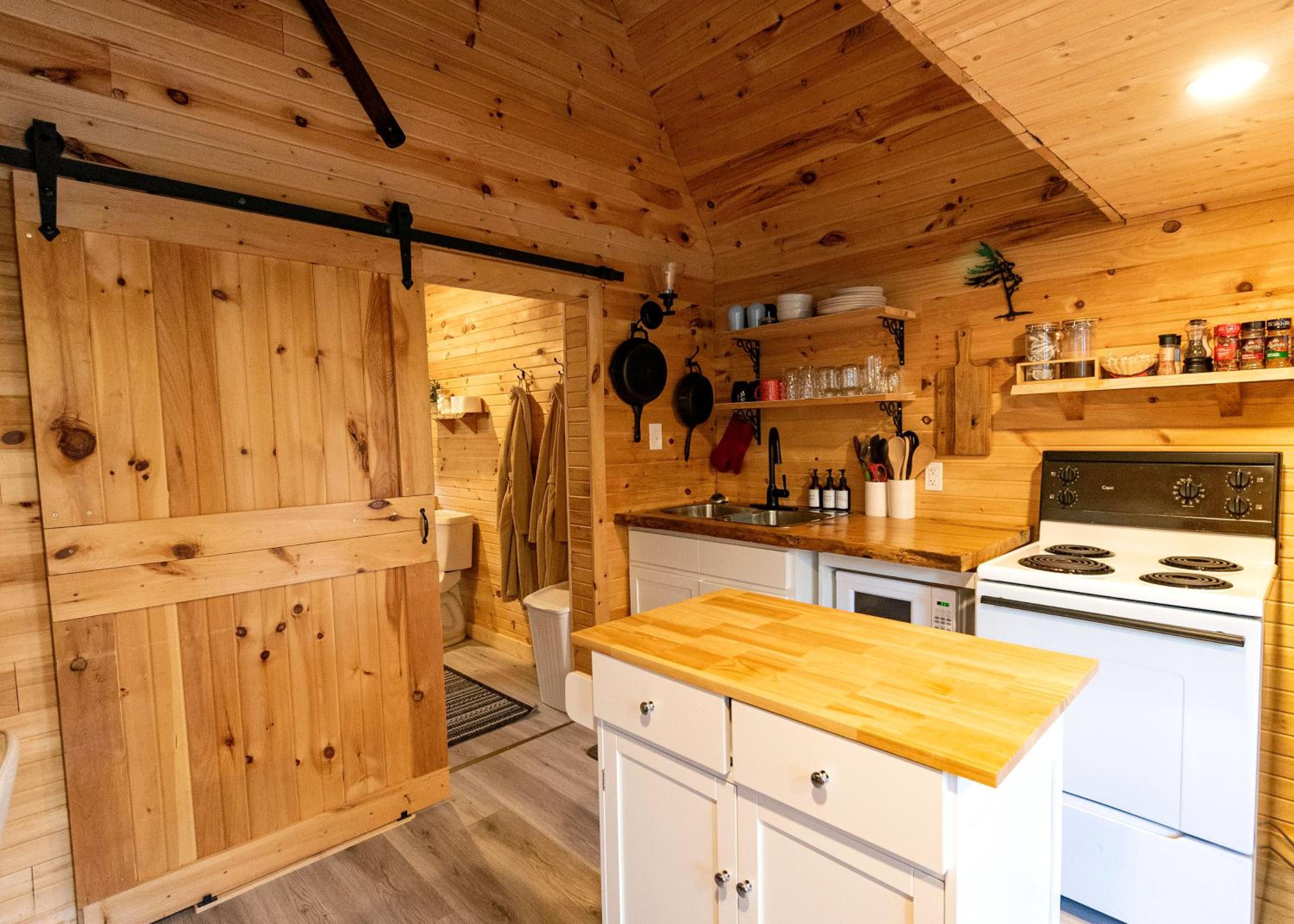 Hillside Haven 1 Bedroom with Hot Tub