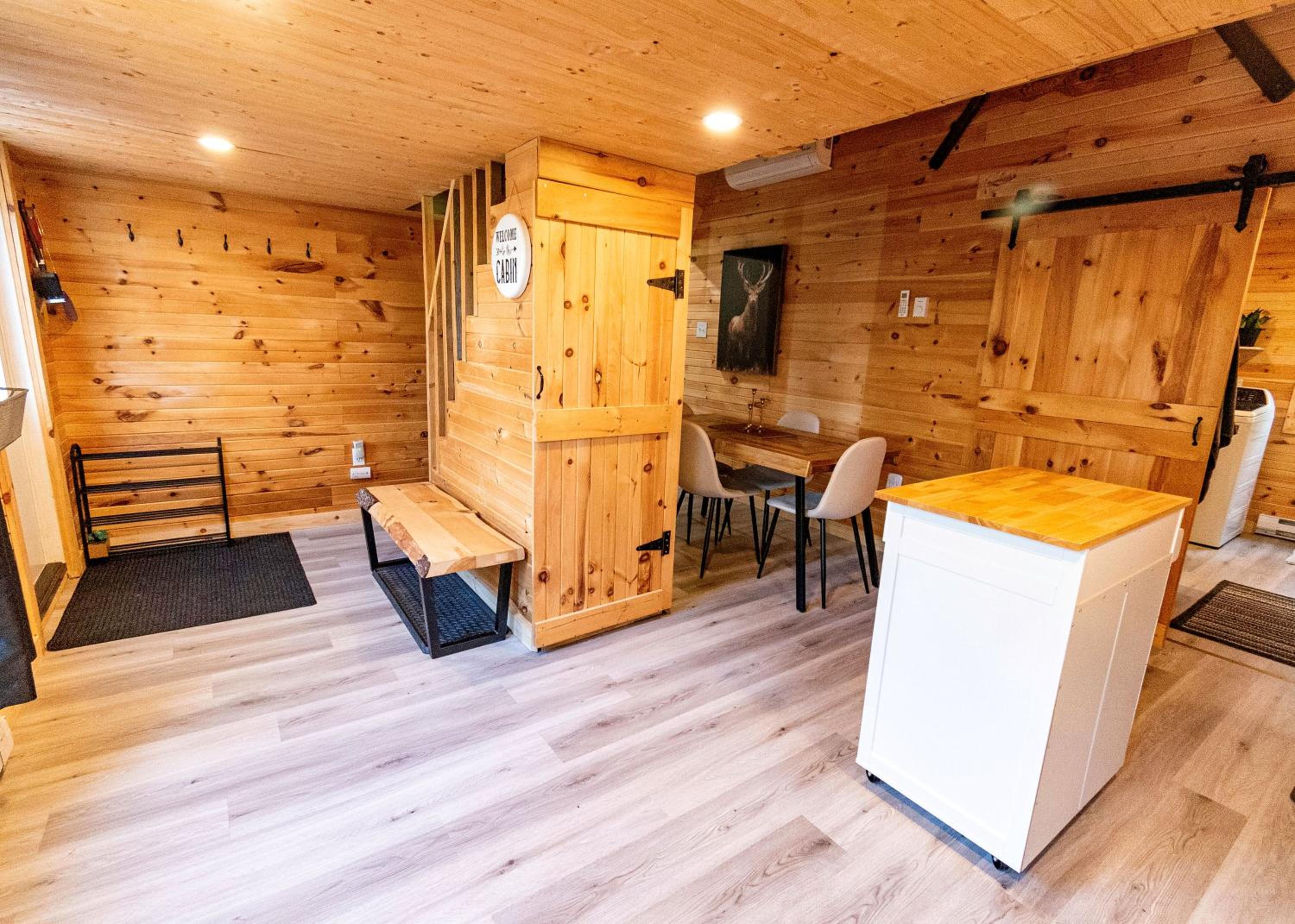 Hillside Haven 1 Bedroom with Hot Tub
