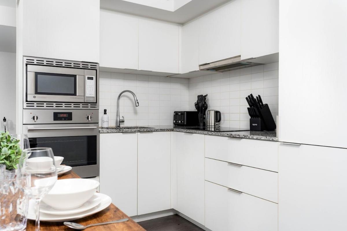 Condo Downtown 2 Beds Near UofT