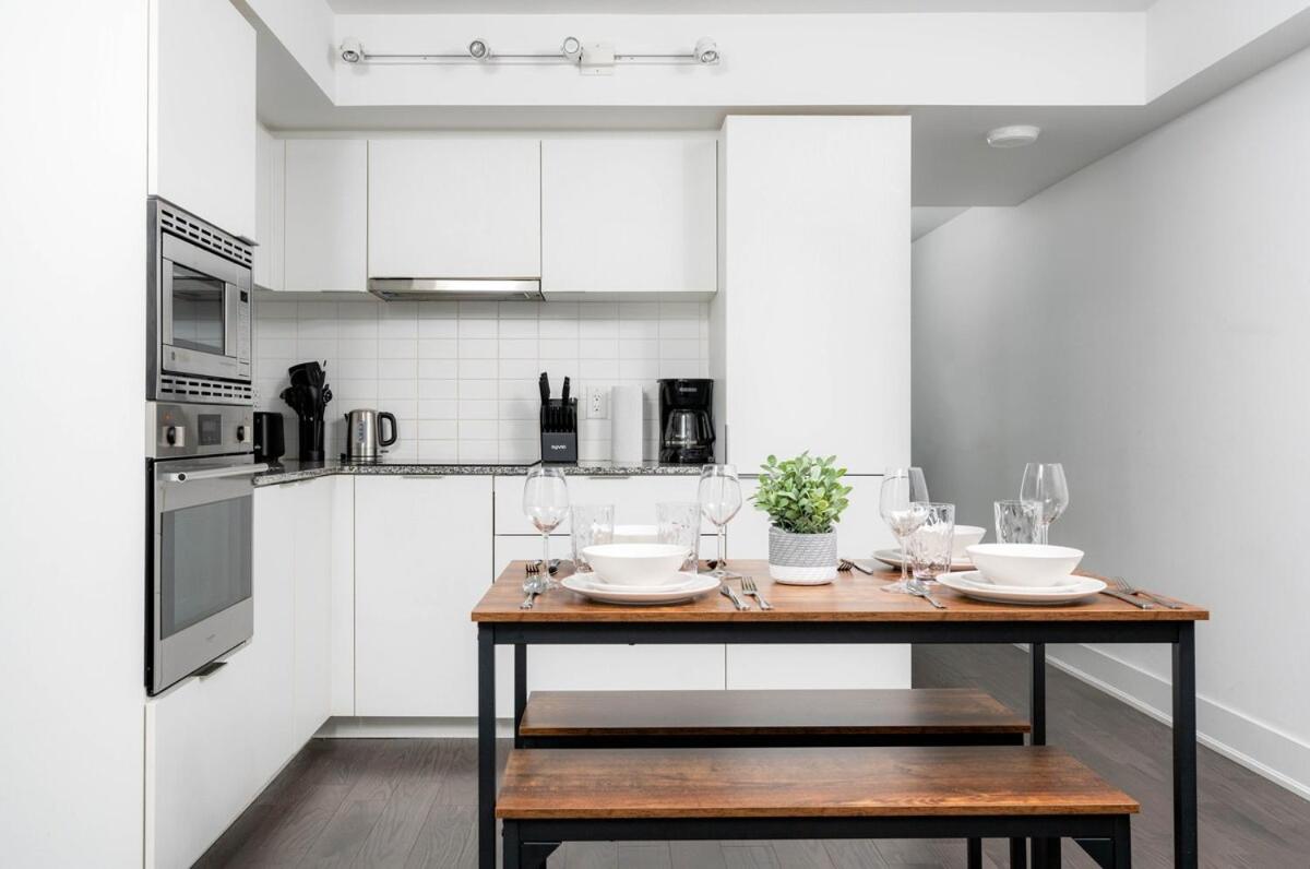Condo Downtown 2 Beds Near UofT