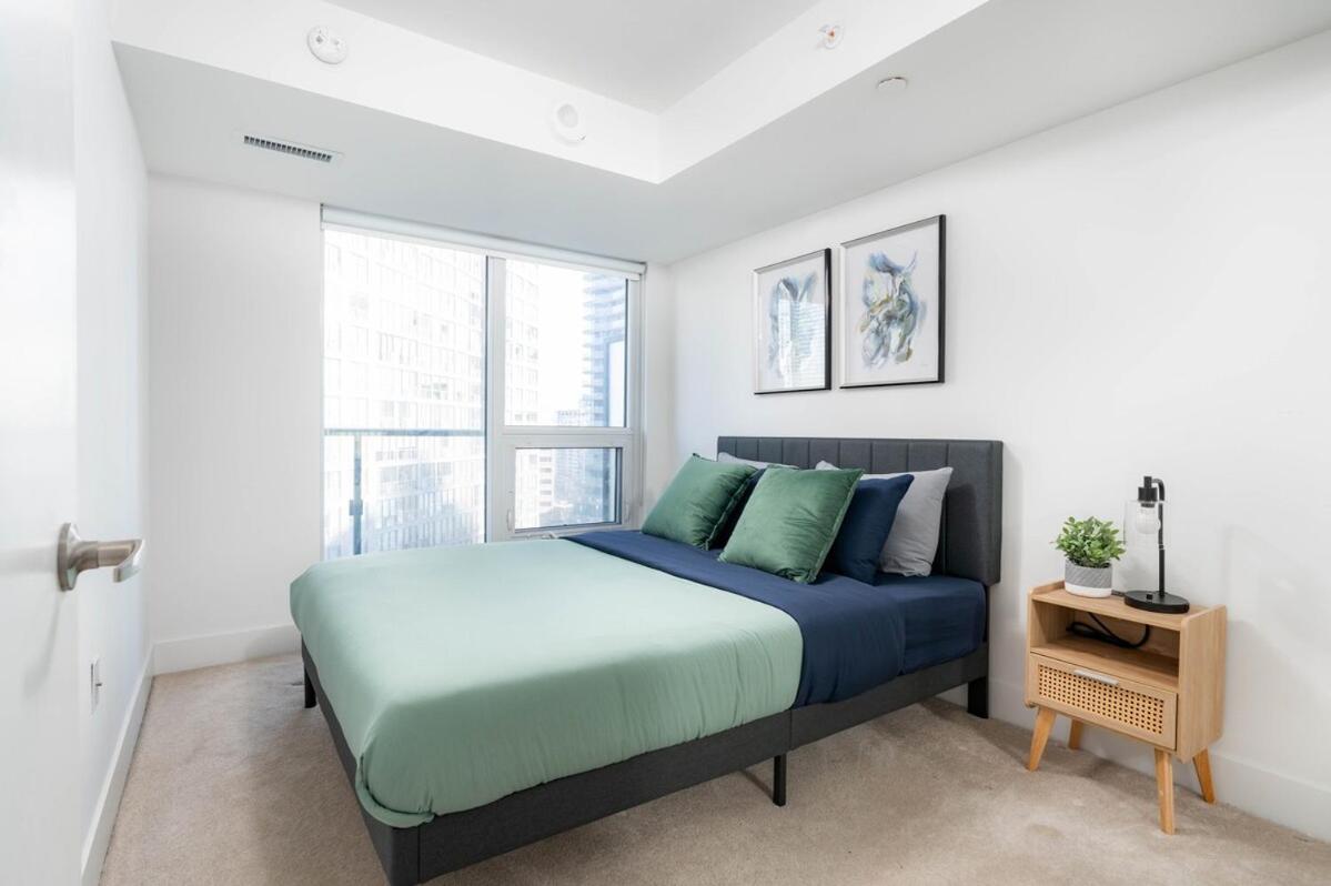 Condo Downtown 2 Beds Near UofT