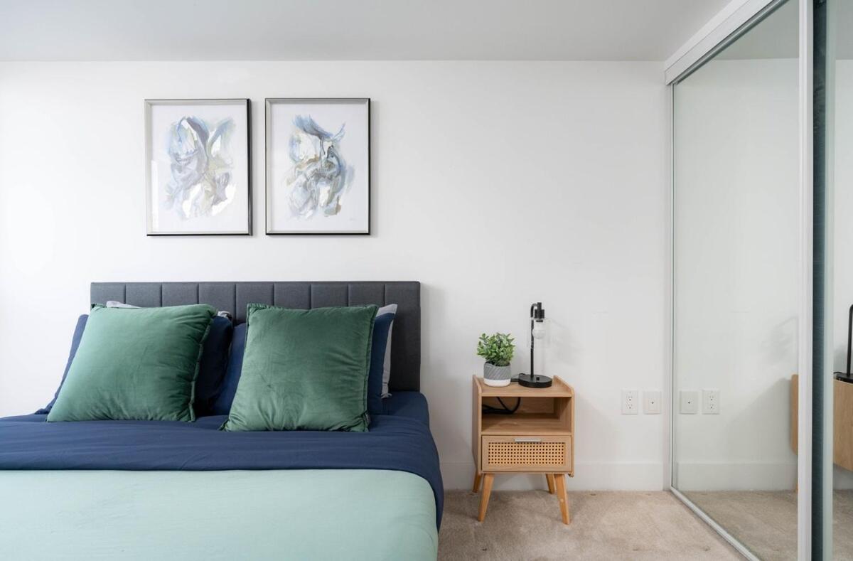 Condo Downtown 2 Beds Near UofT